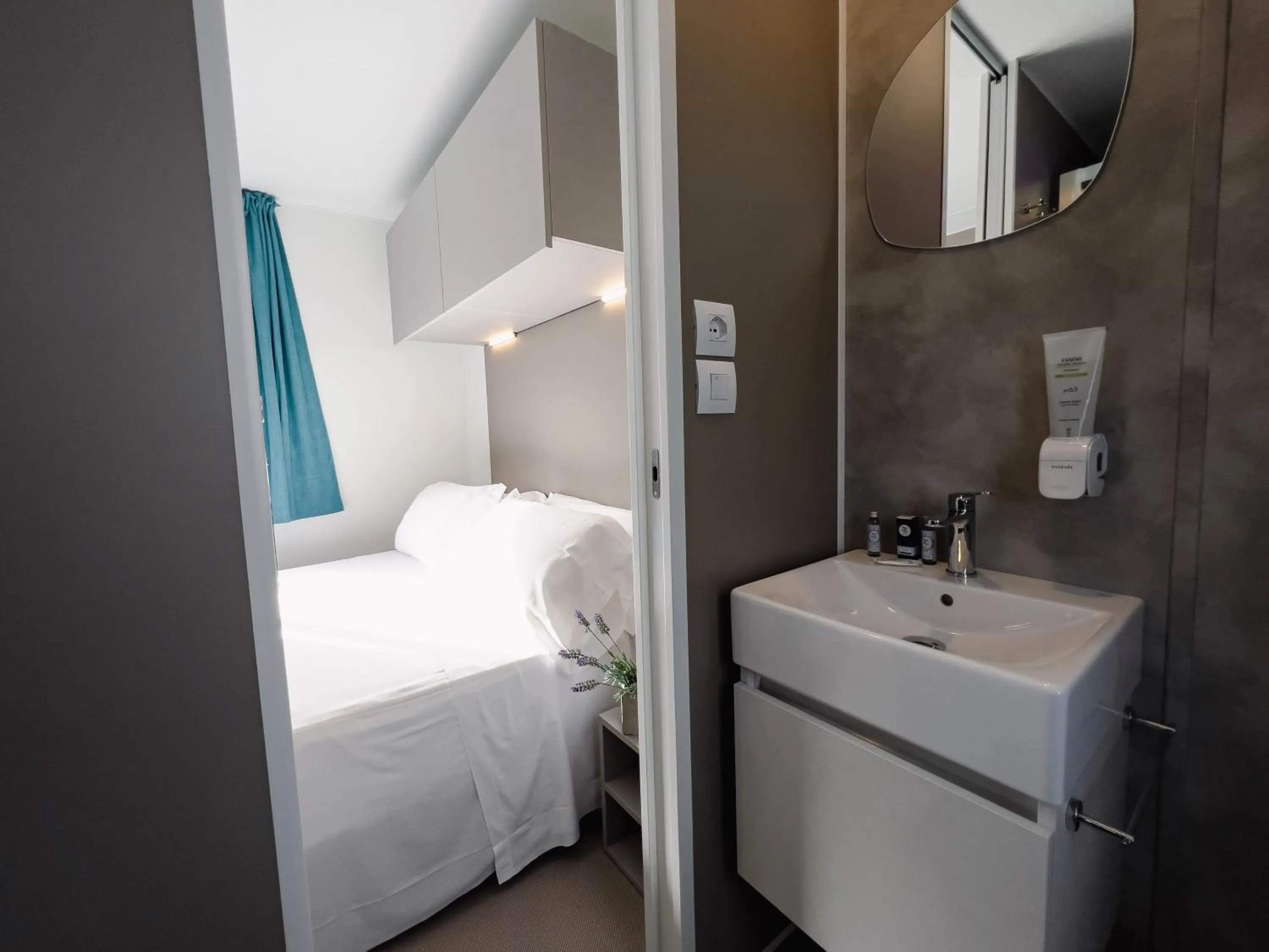 Bathroom, Bed in Le Palme Village