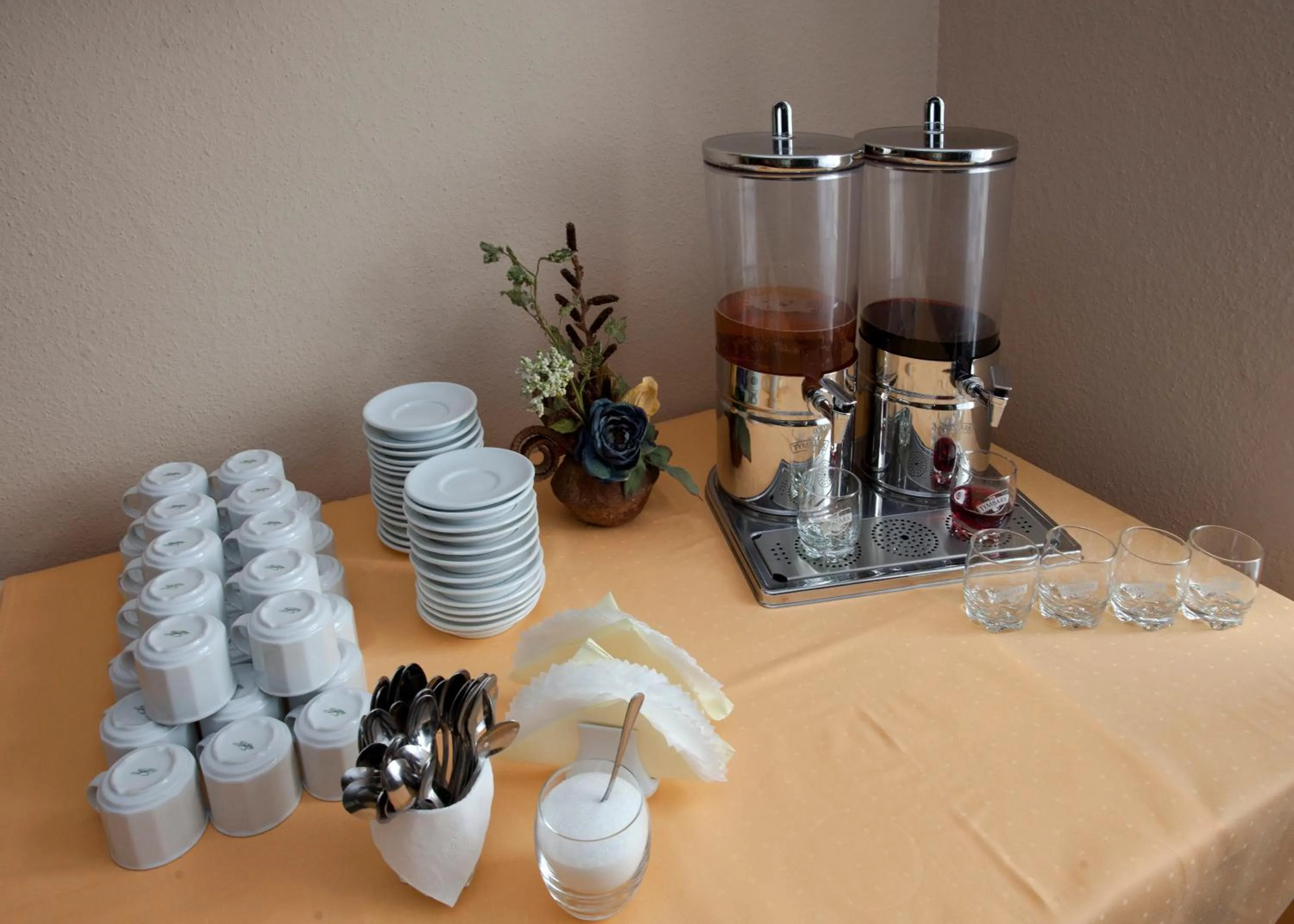 Restaurant/places to eat in Hotel Sowa