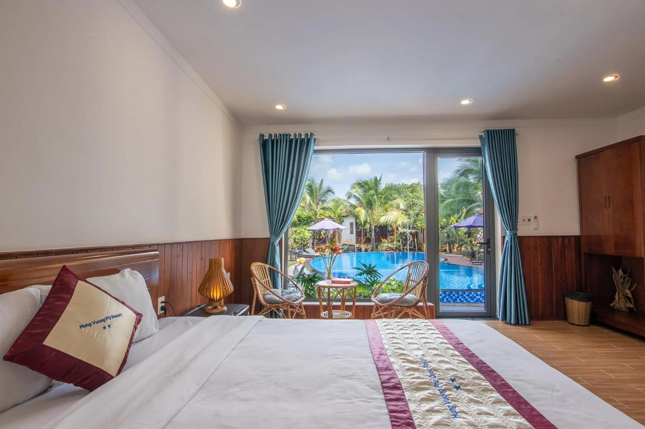 Bed in Hung Vuong Resort