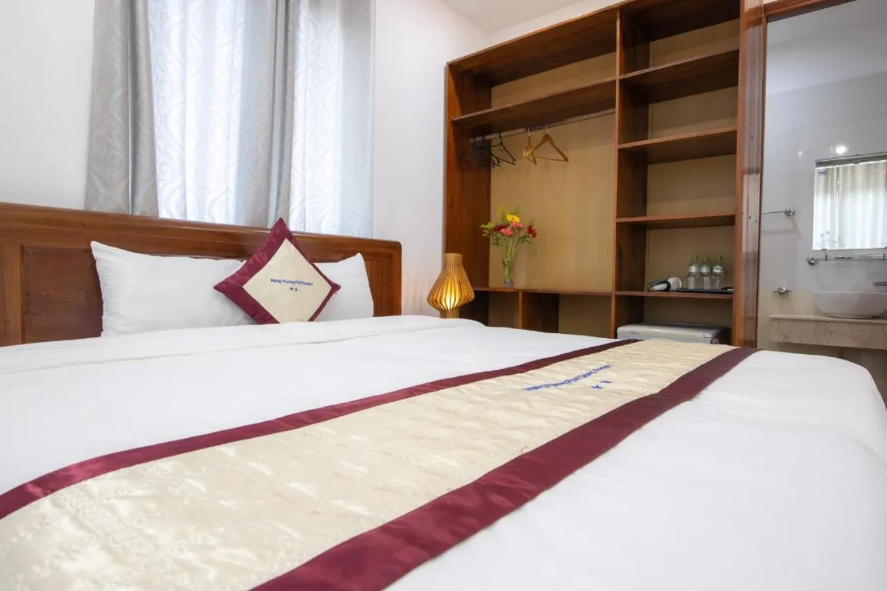 Bed in Hung Vuong Resort