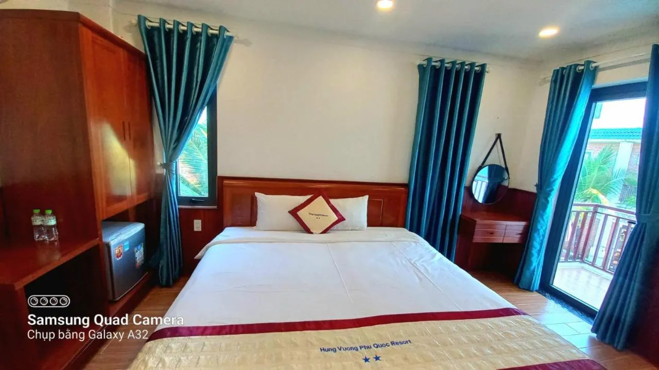 Bed in Hung Vuong Resort
