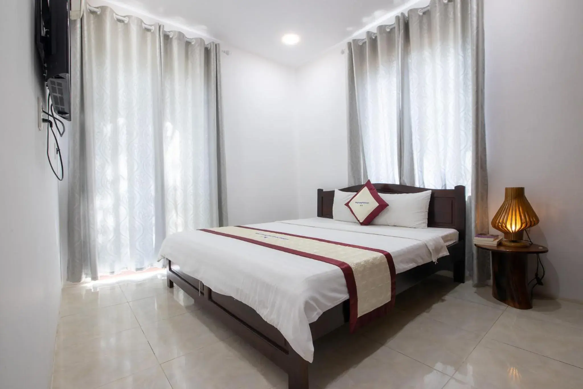 Deluxe Double or Twin Room with Garden View in Hung Vuong Resort Deluxe Double or Twin Room with Garden View in Hung Vuong Resort
