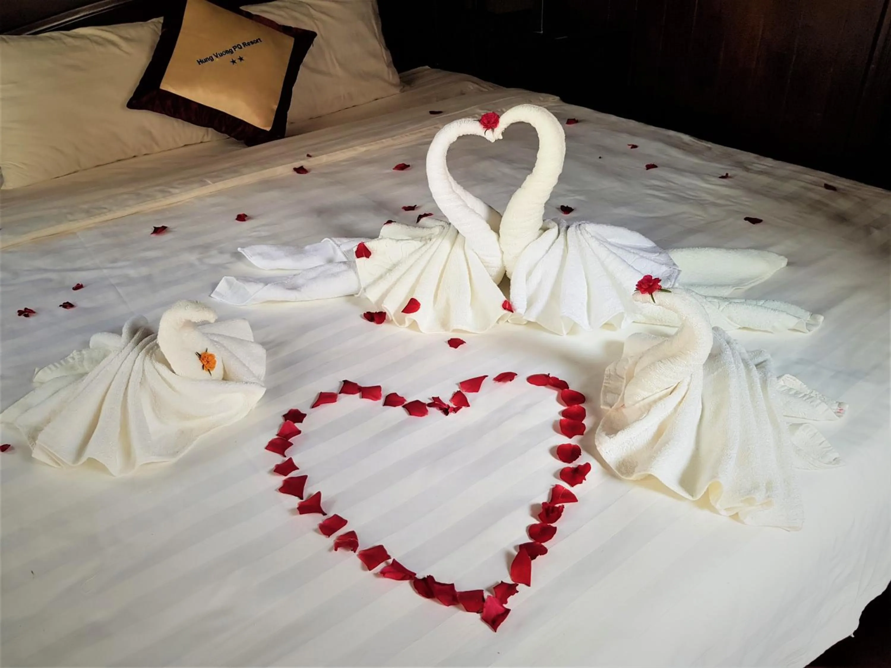 Bed in Hung Vuong Resort