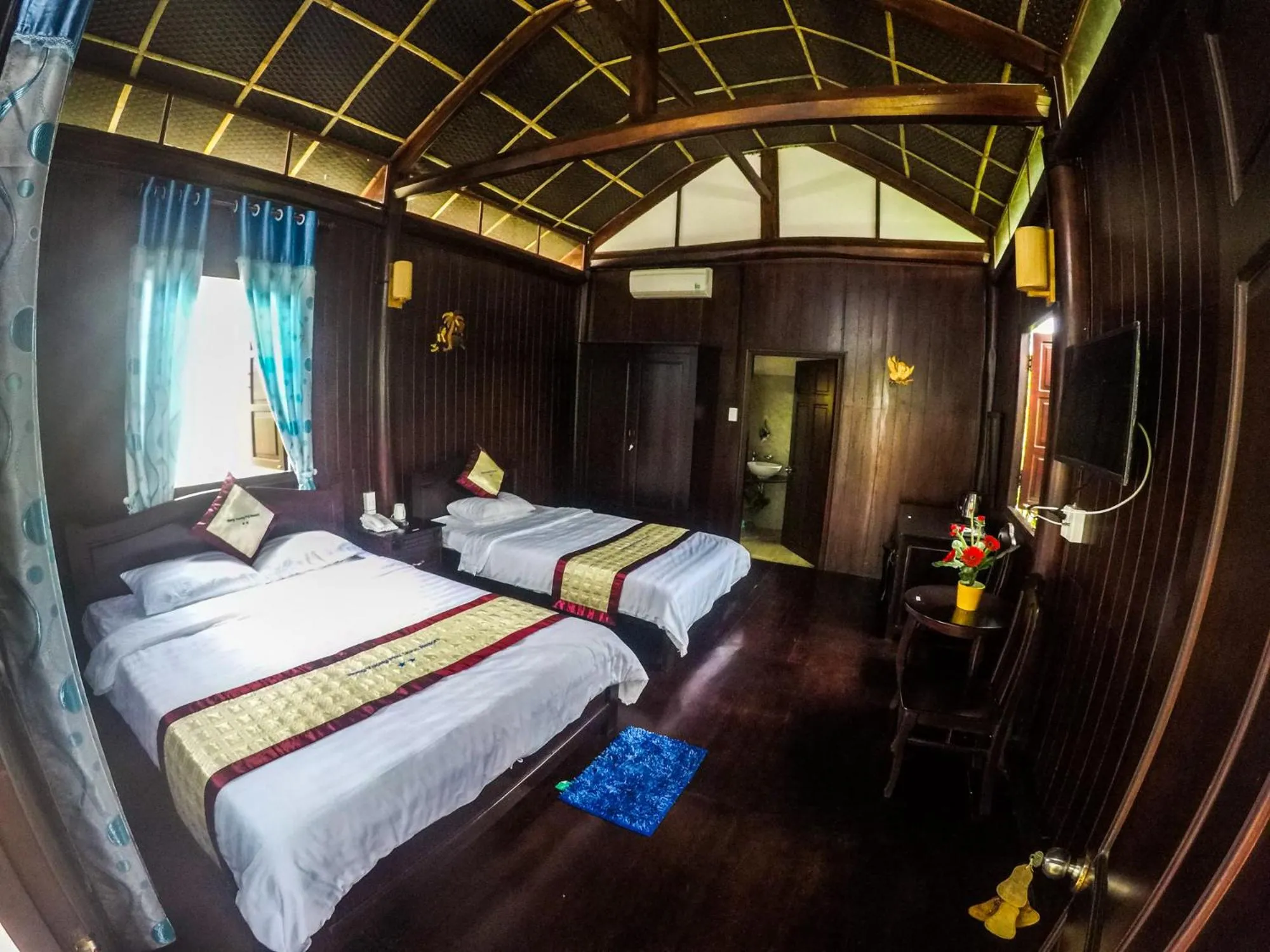 Bed in Hung Vuong Resort
