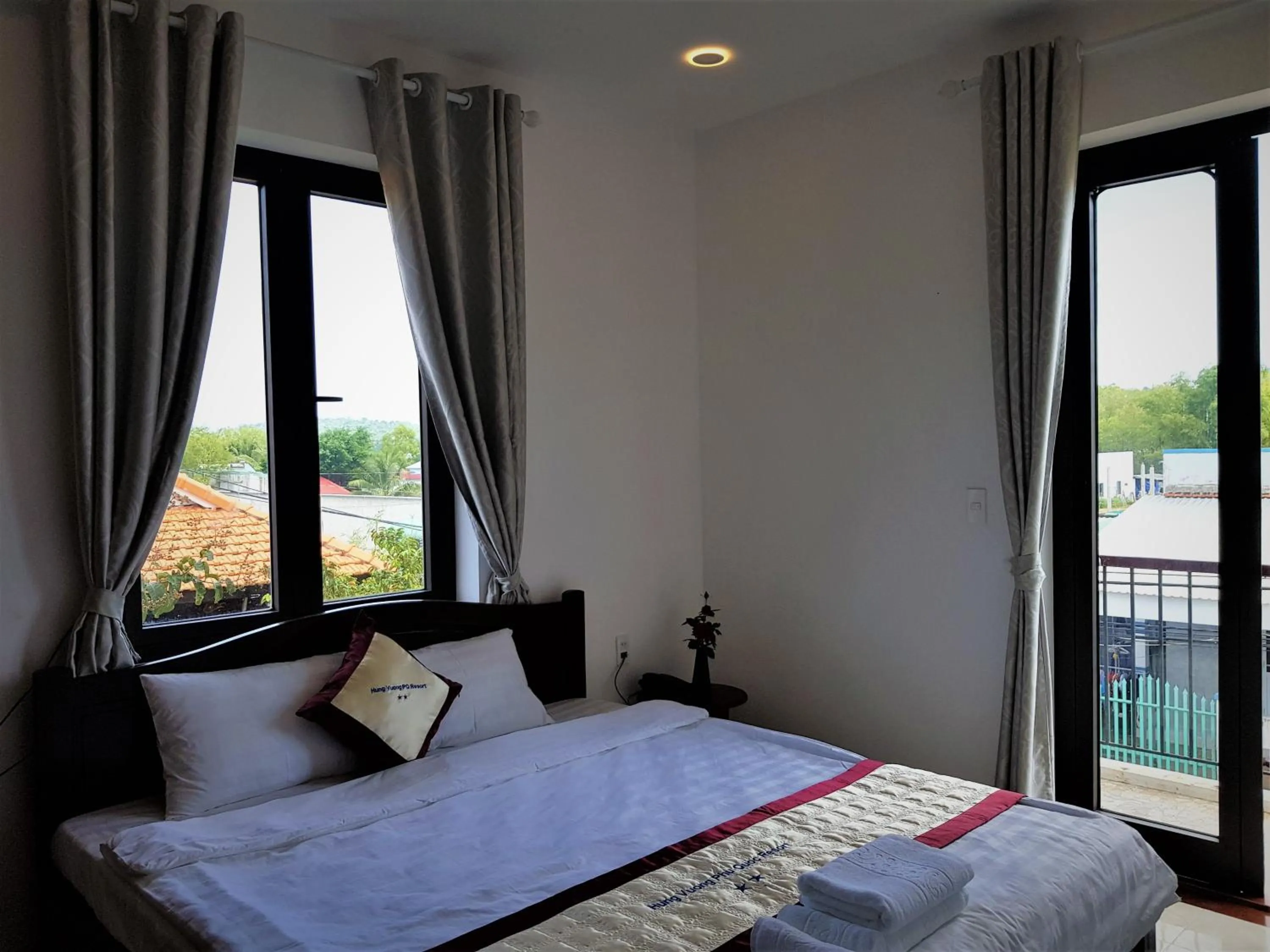 Bed in Hung Vuong Resort
