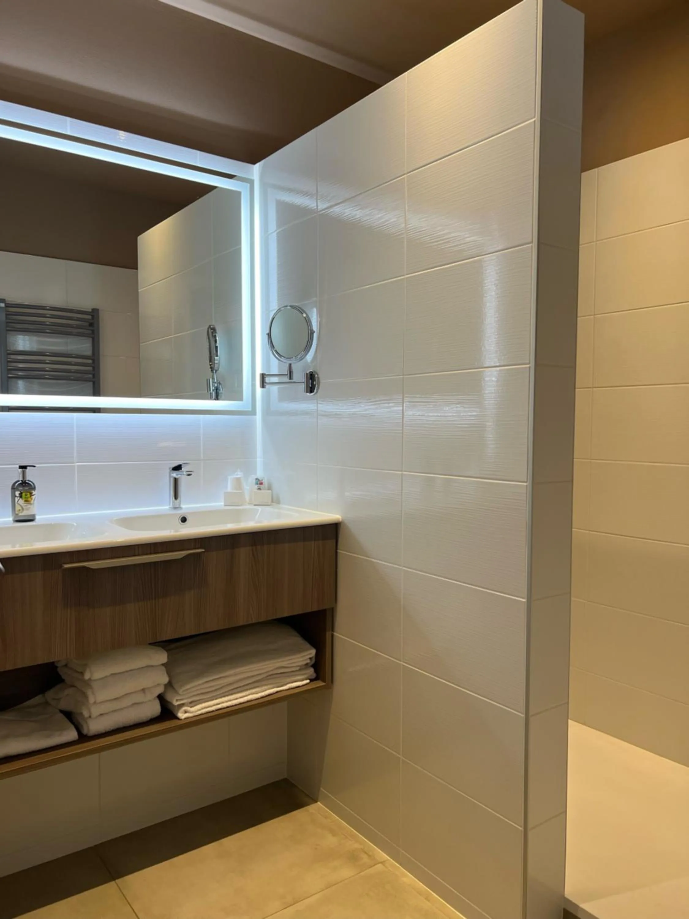 Bathroom in Hostellerie Du Mont Aimé