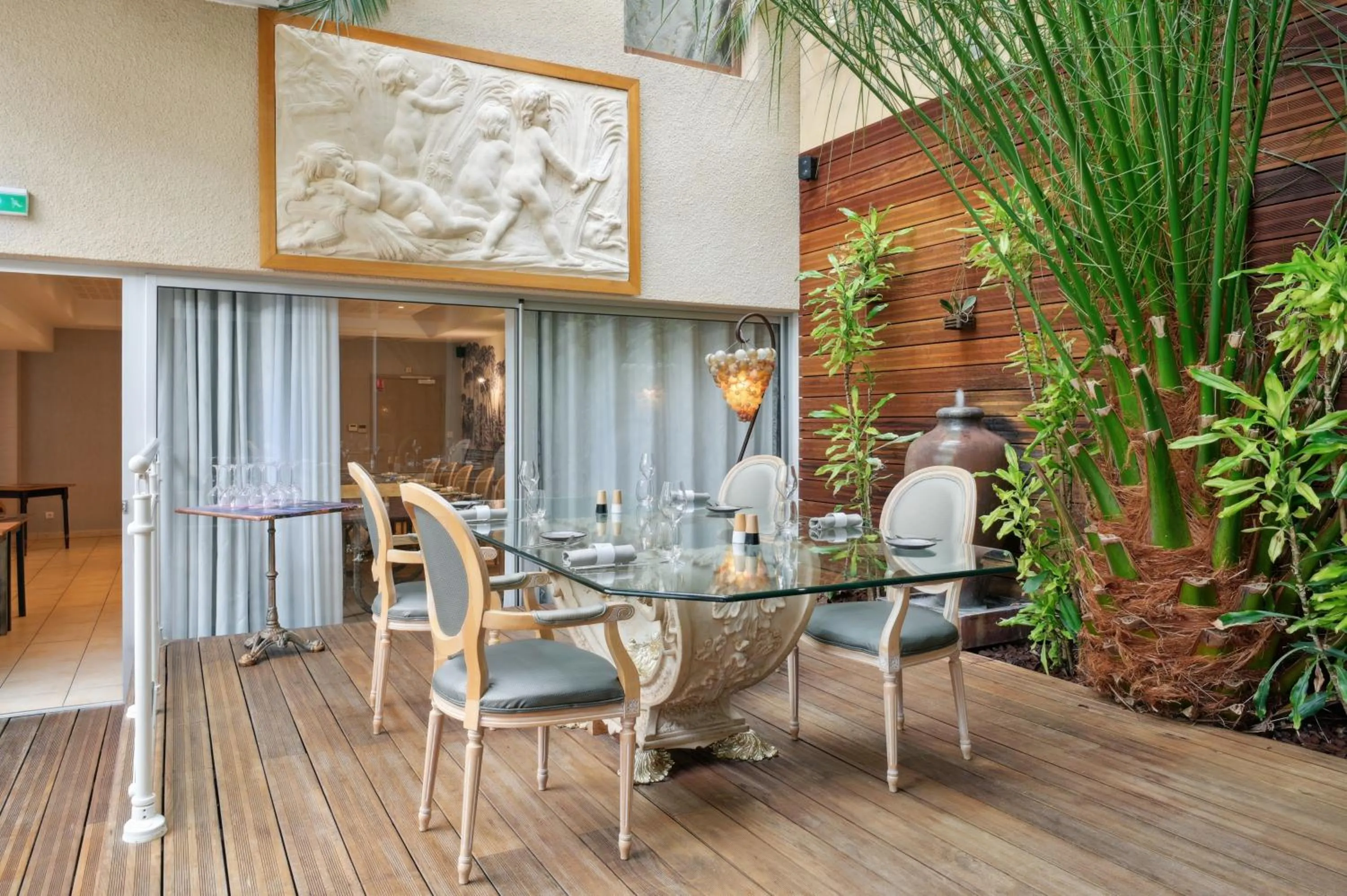 Restaurant/places to eat in Hostellerie Du Mont Aimé