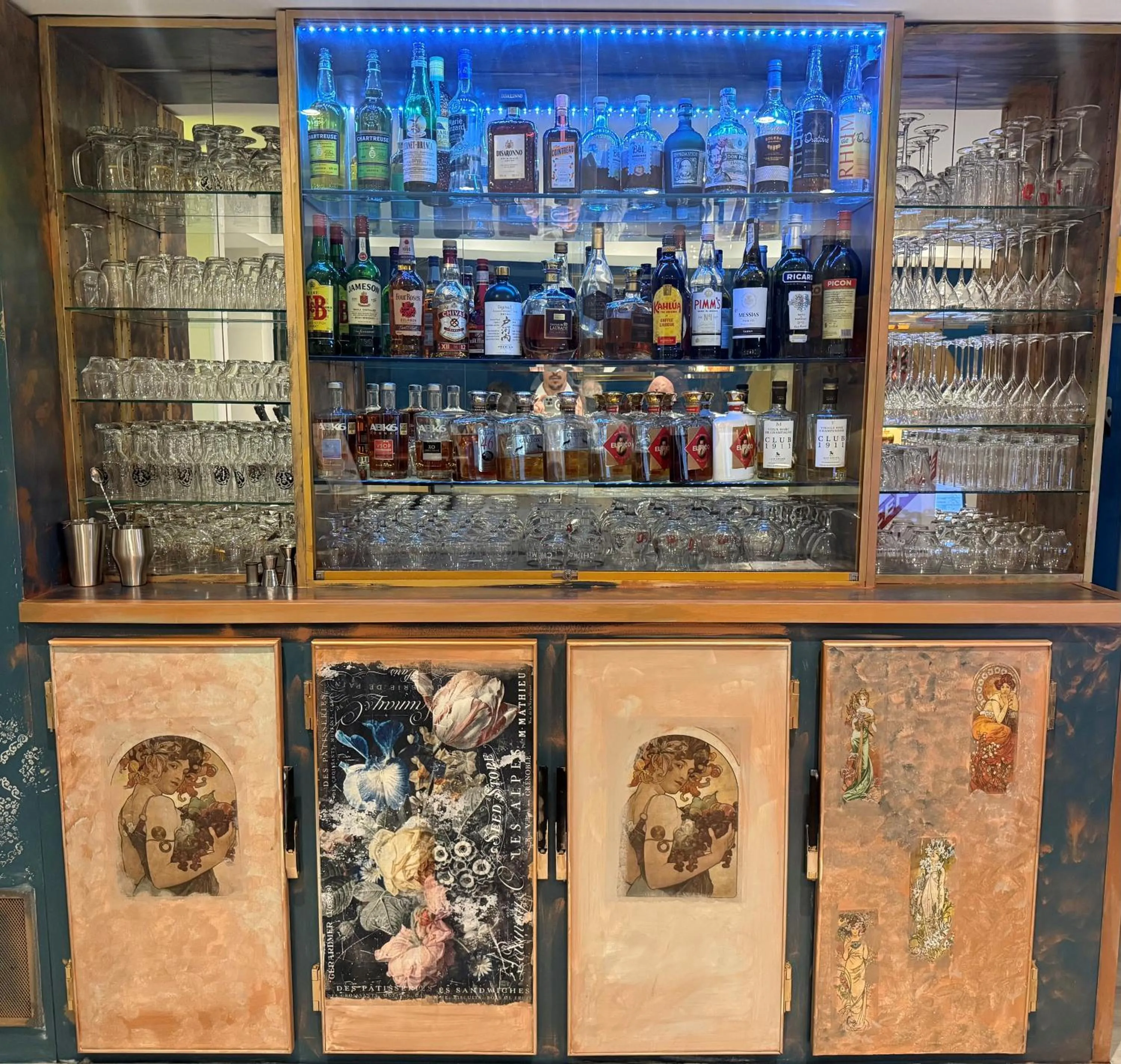 Lounge or bar in Hostellerie Du Mont Aimé