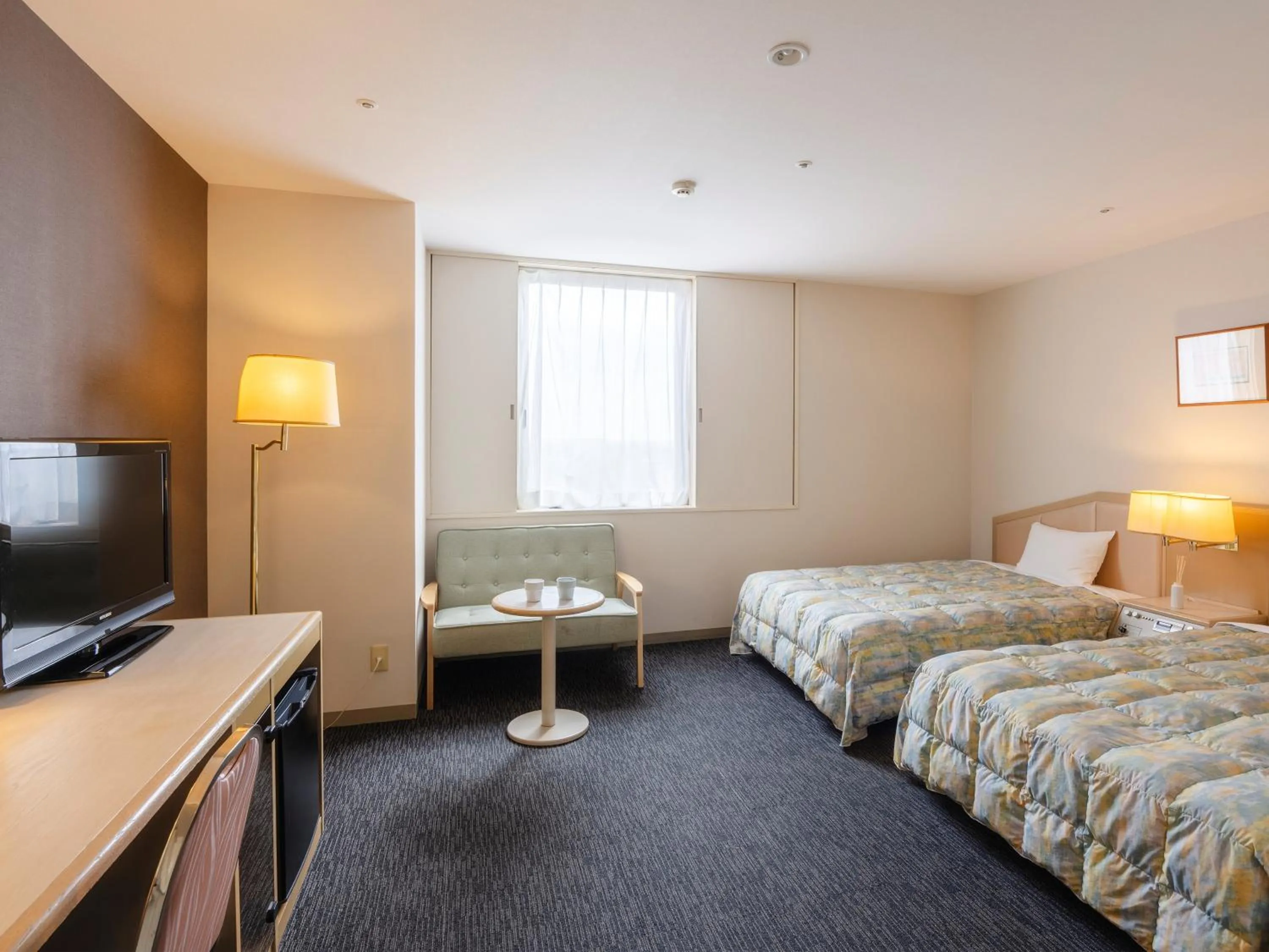 Photo of the whole room, Bed in Tsubamesanjo Washington Hotel