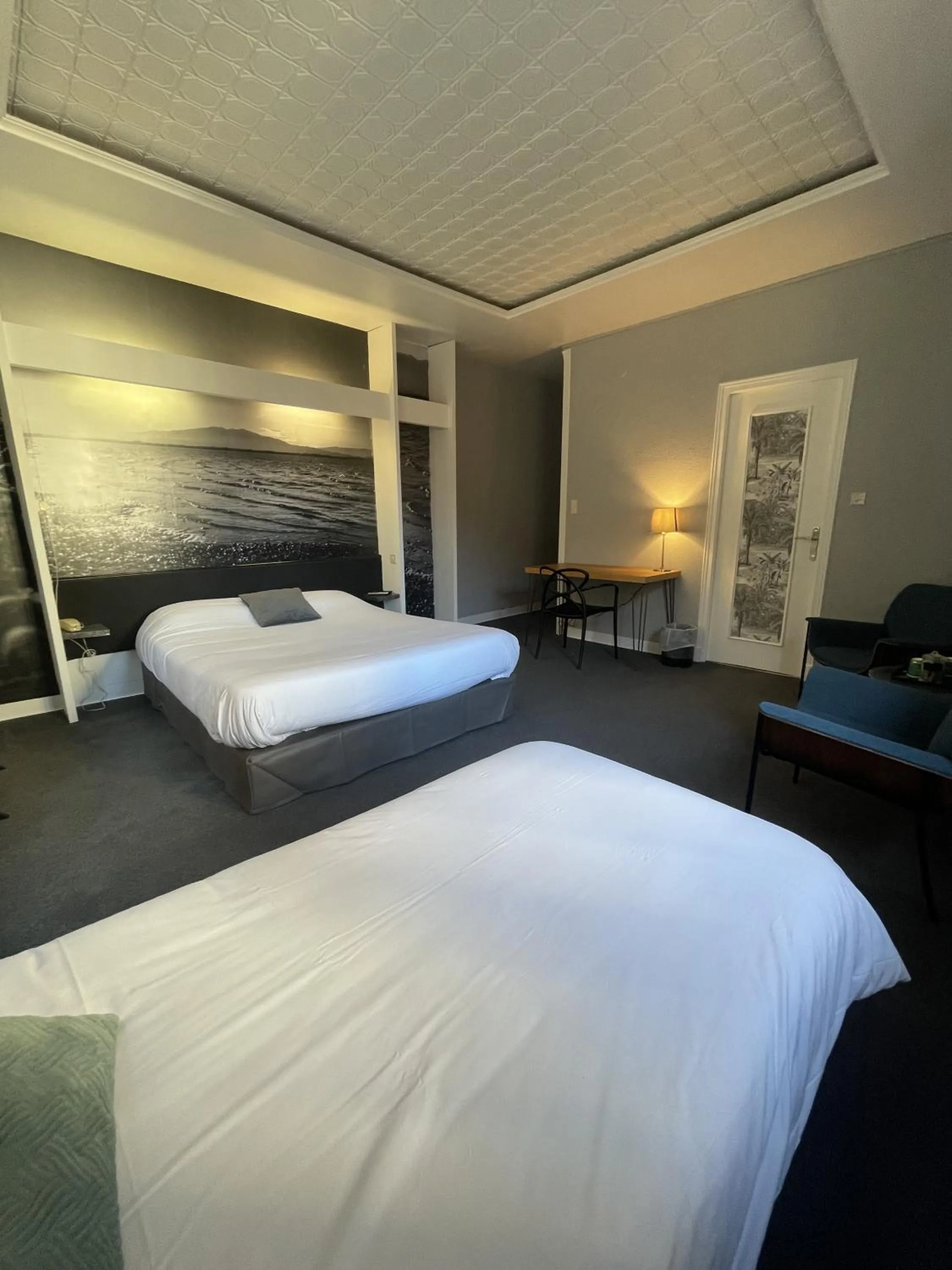 Photo of the whole room, Bed in Hôtel De La Loge