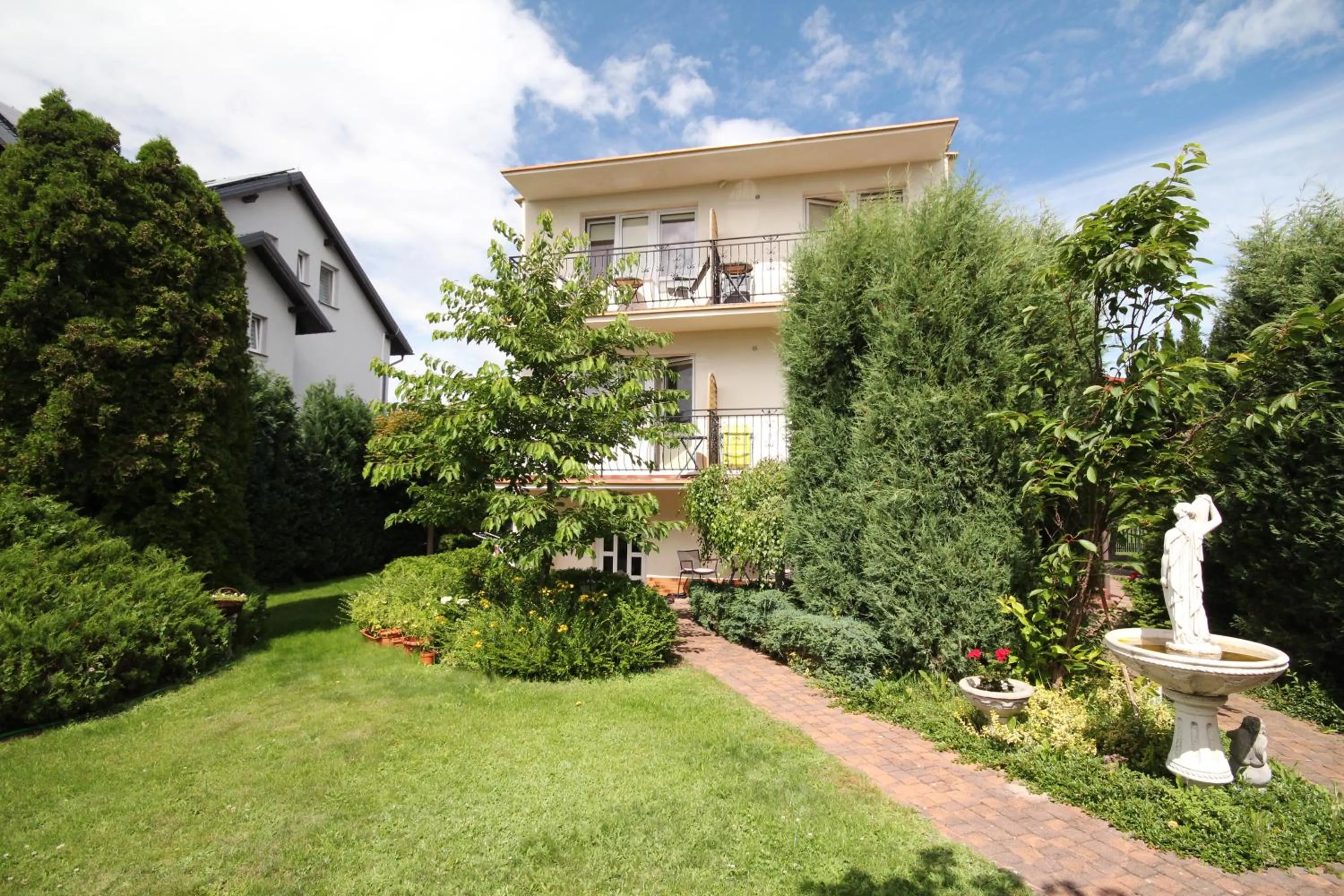 Property building in Willa Atrium