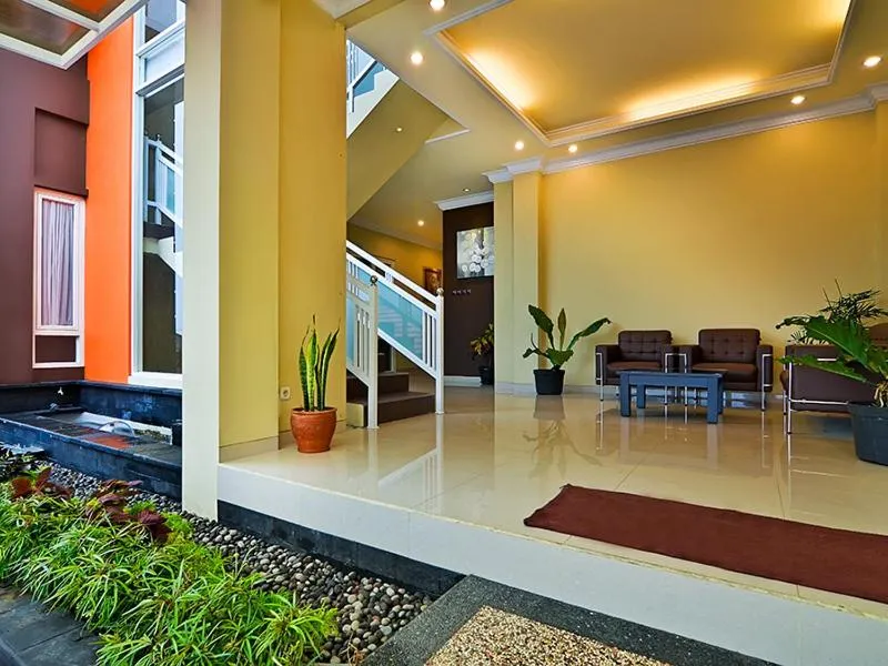 Communal lounge/ TV room in Riverstone Hotel & Cottage