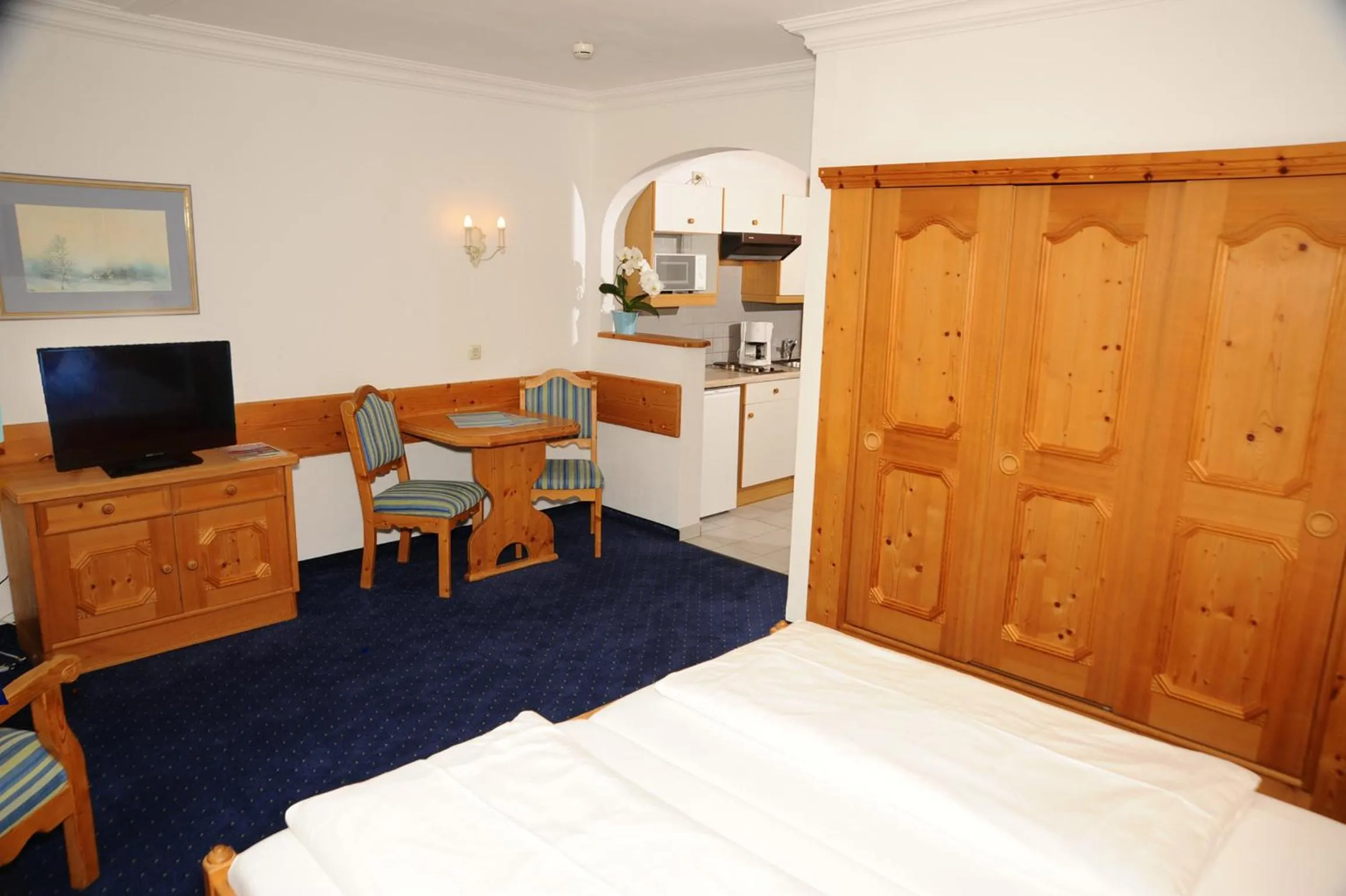 Kitchen or kitchenette, Bed in All Inclusive - Marco Polo Alpina Familien- & Sporthotel