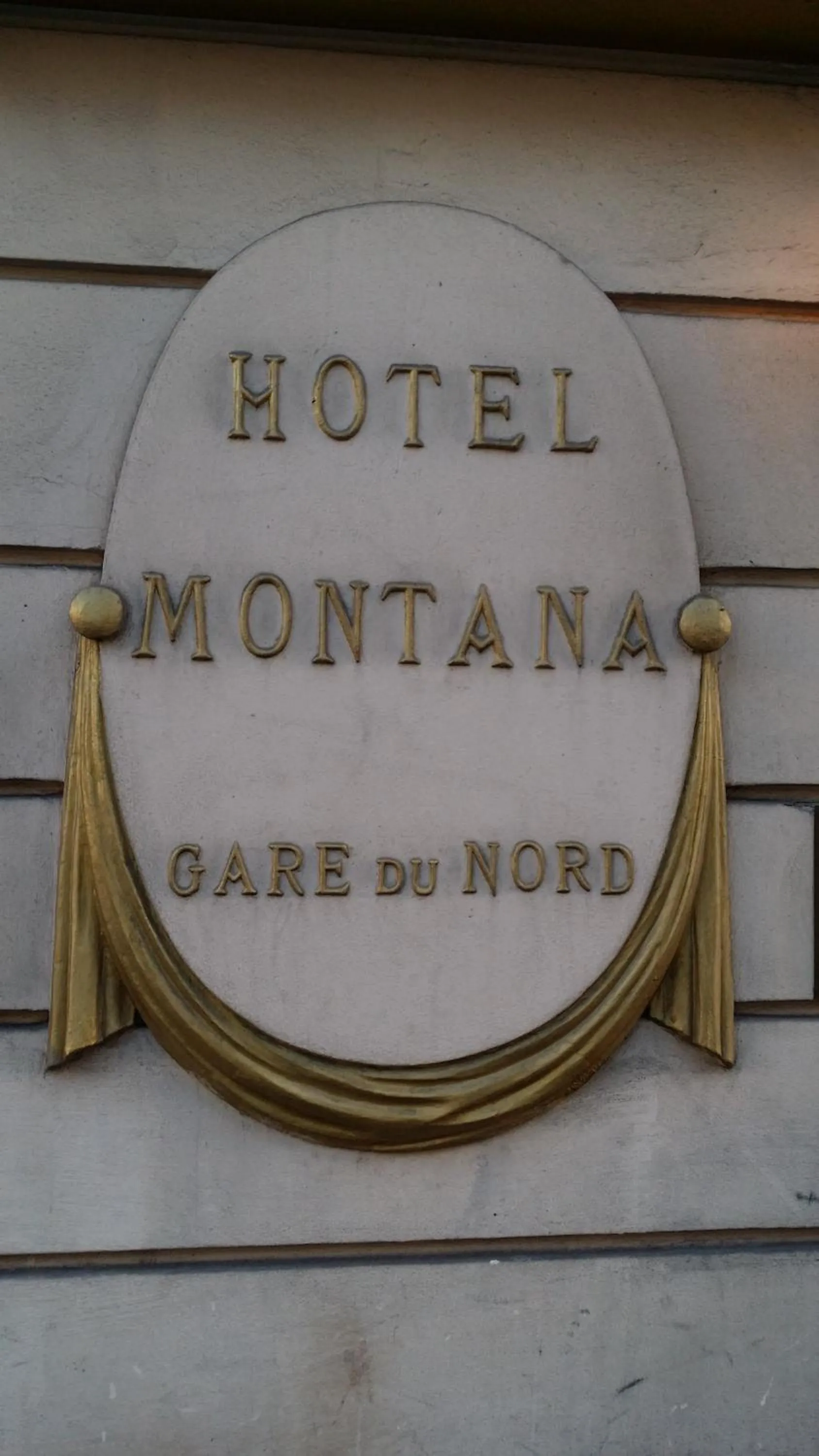 Logo/Certificate/Sign in Hotel Montana Paris Lafayette