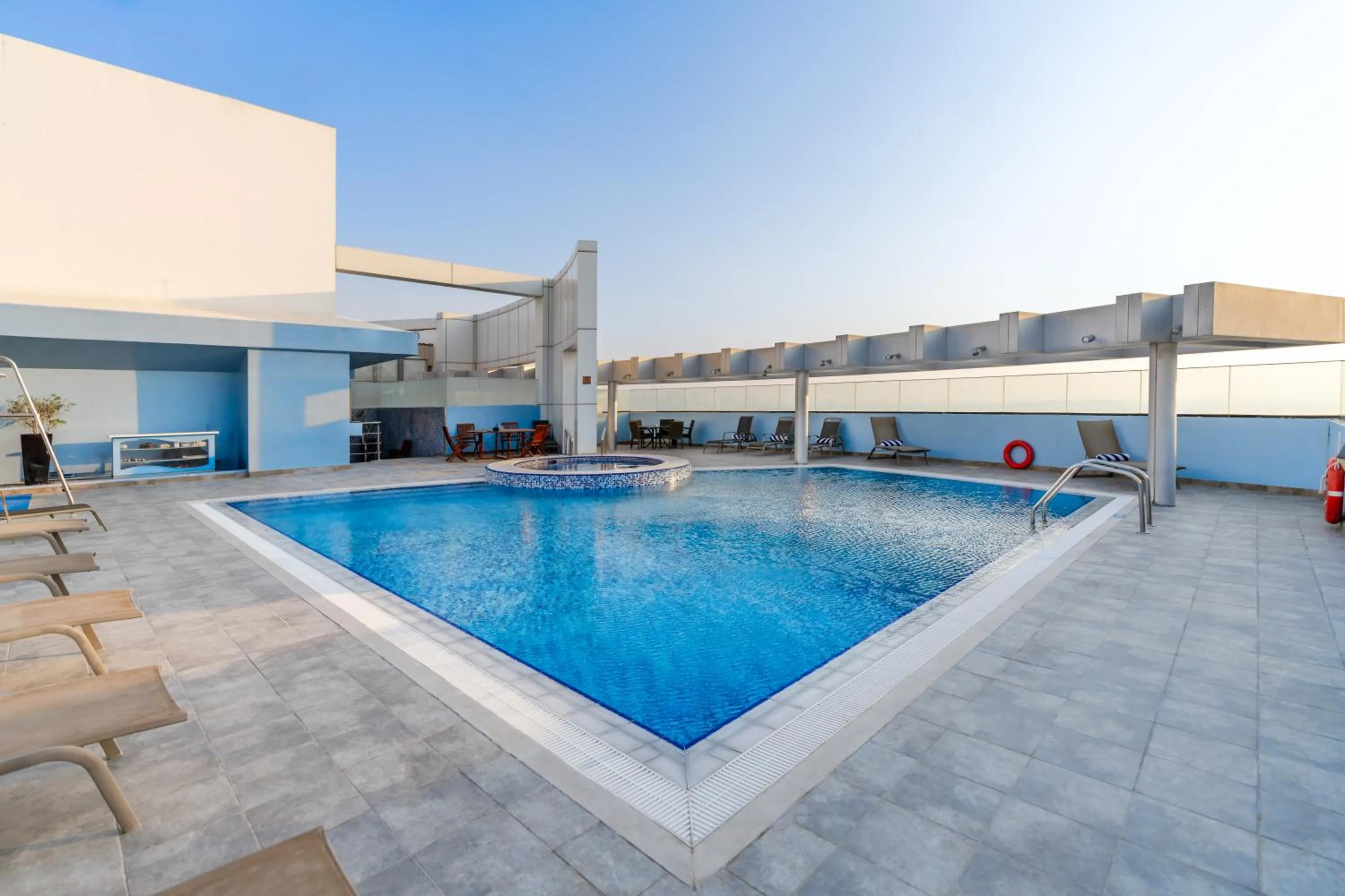 Swimming pool in Montreal Barsha Hotel