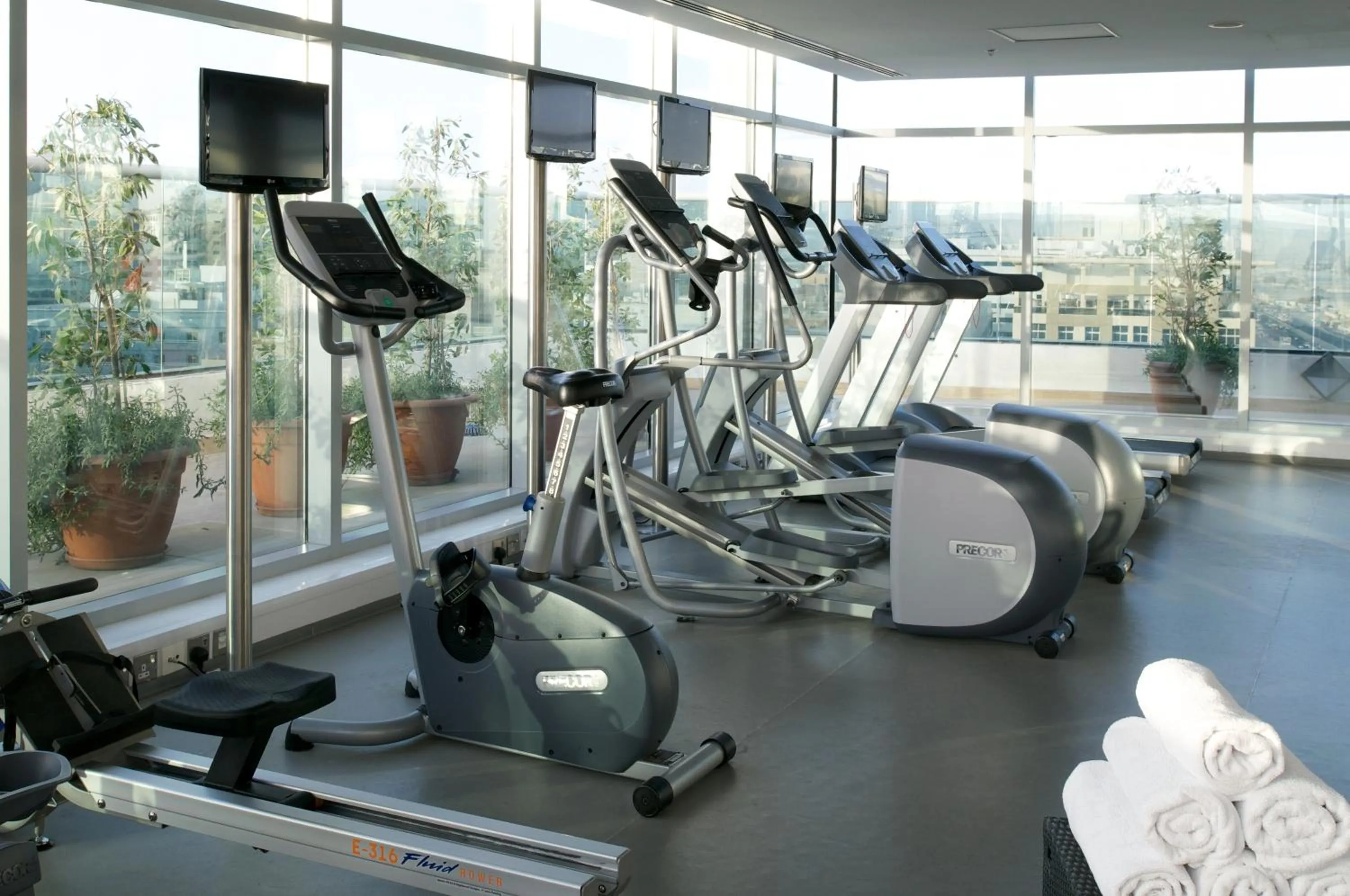 Fitness centre/facilities in Montreal Barsha Hotel