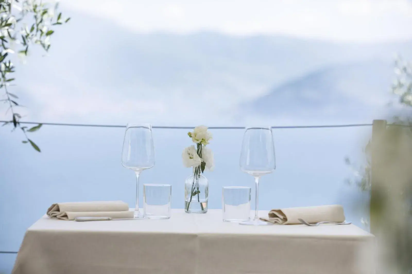 Superior Double or Twin Room with Lake View in Hotel Miranda Superior Double or Twin Room with Lake View in Hotel Miranda