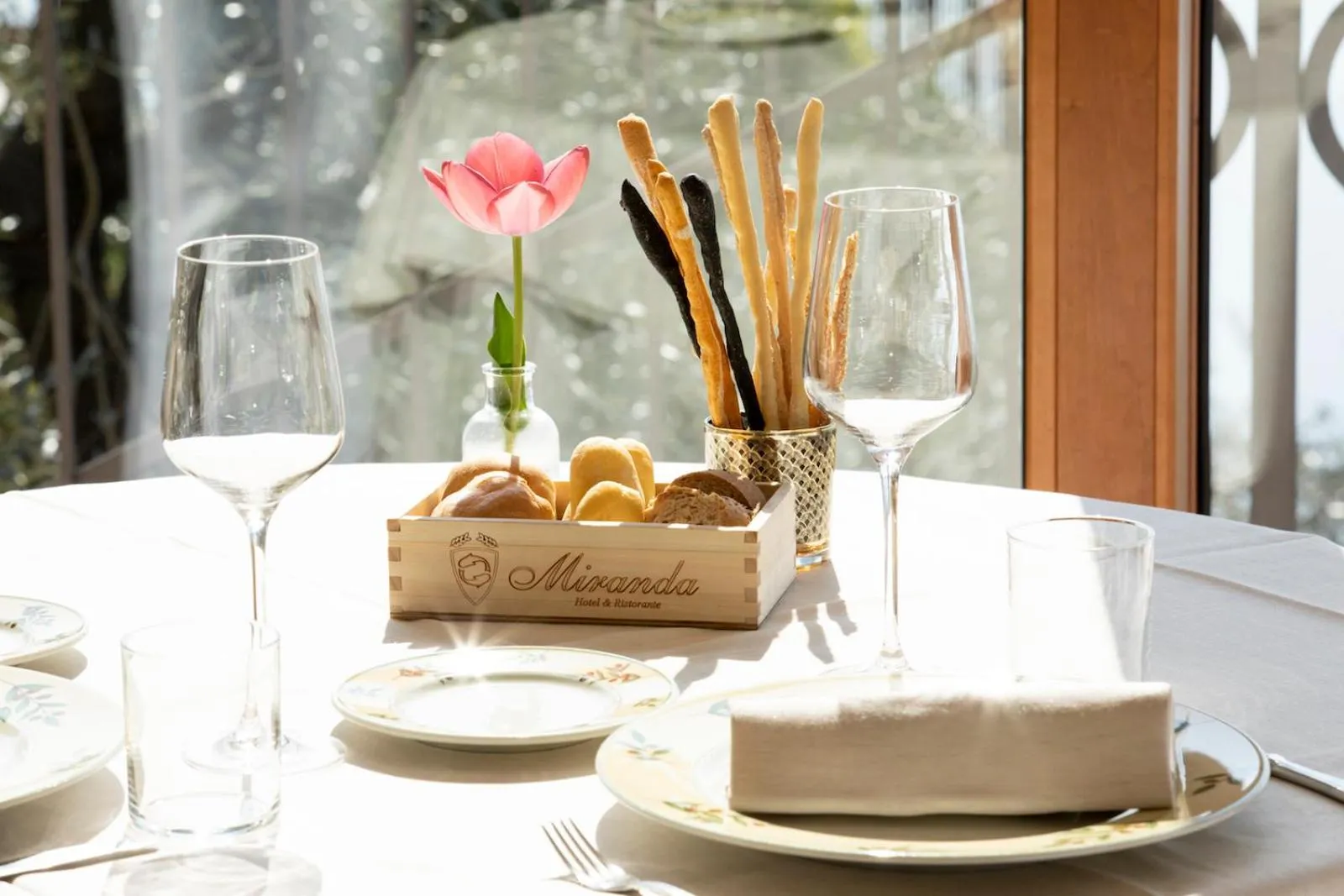 Restaurant/places to eat in Hotel Miranda