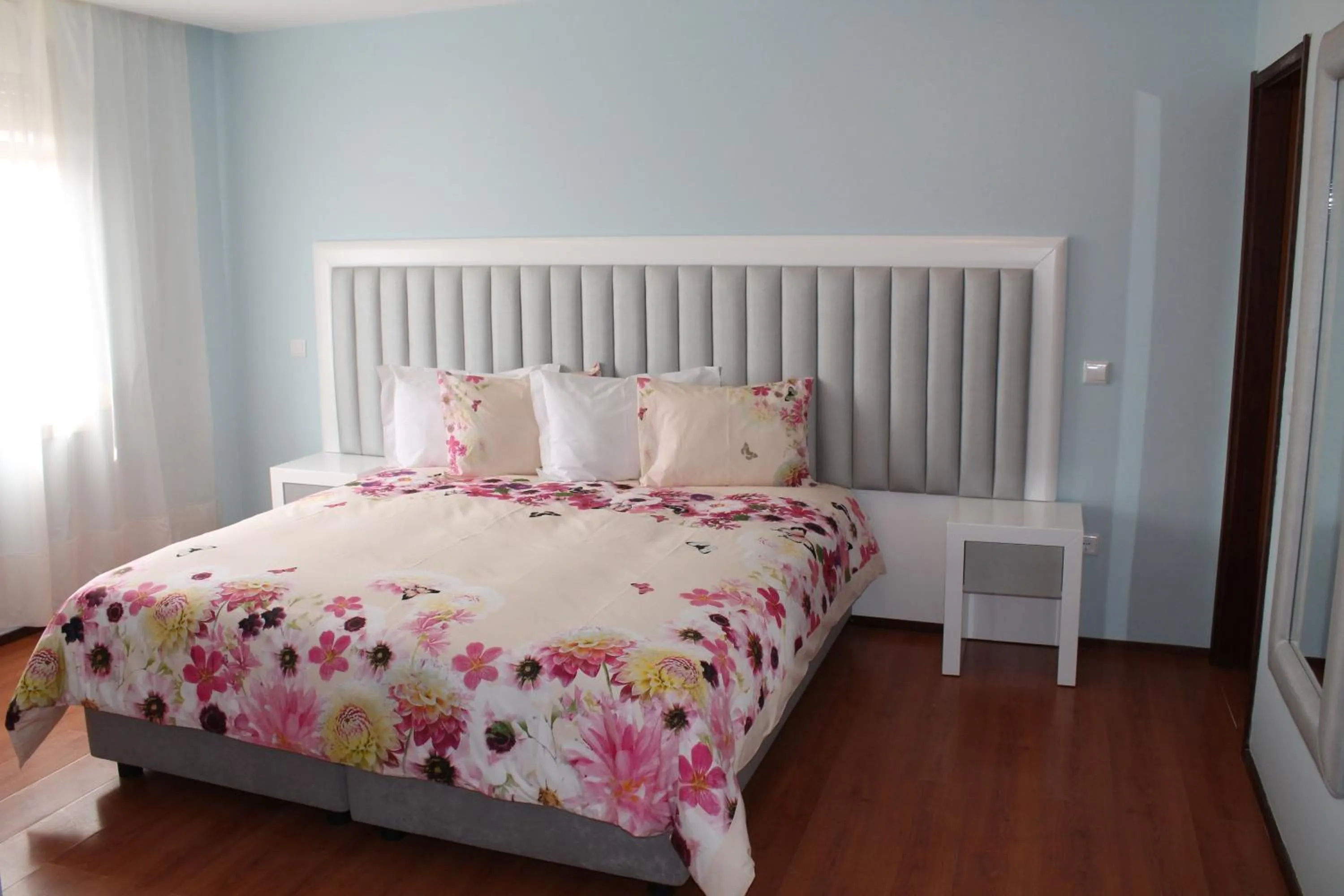 Bedroom, Bed in Grande Oceano Guest House