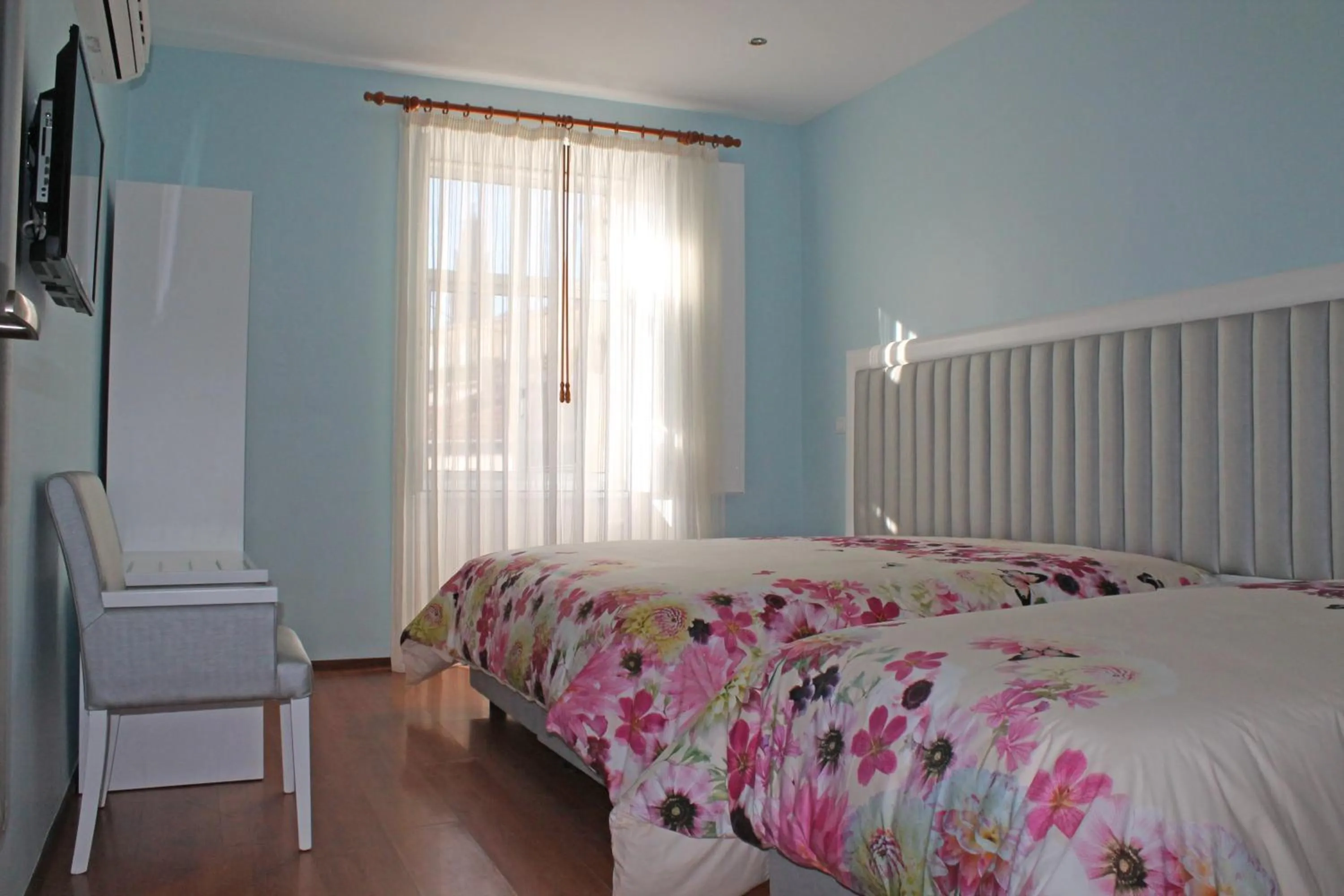 Bedroom, Bed in Grande Oceano Guest House