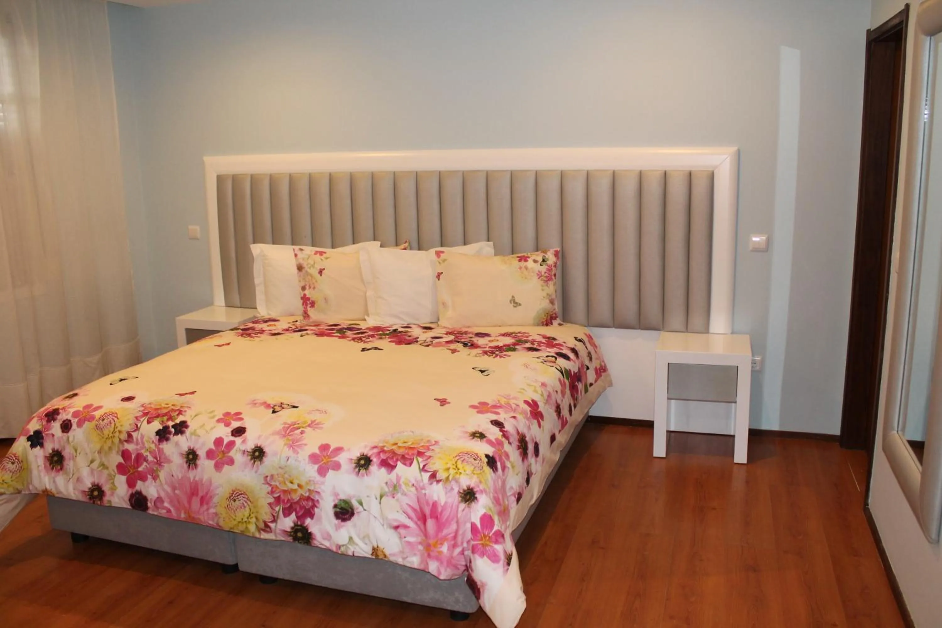 Bedroom, Bed in Grande Oceano Guest House