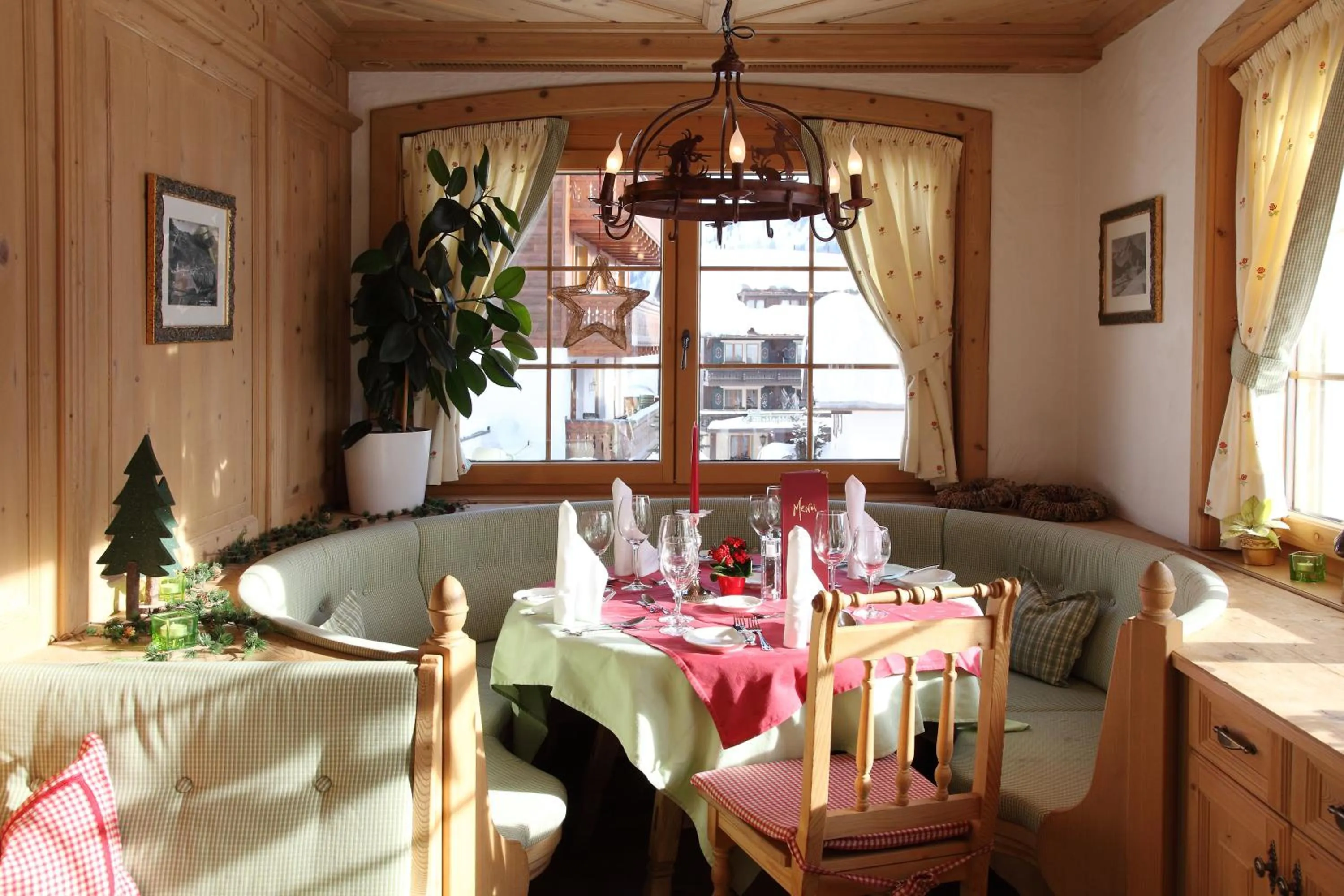 Restaurant/places to eat in Hotel Anemone