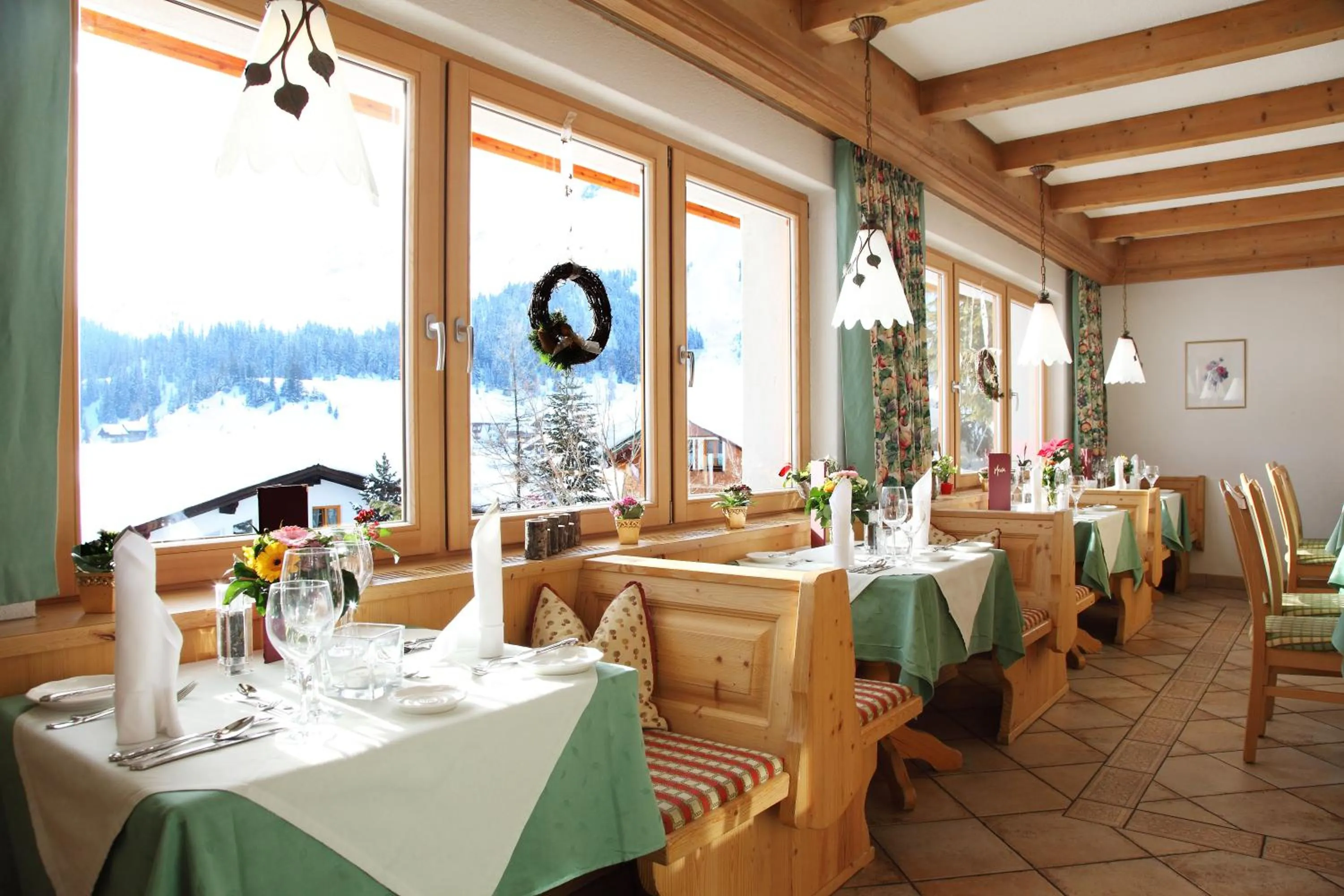 Restaurant/places to eat in Hotel Anemone