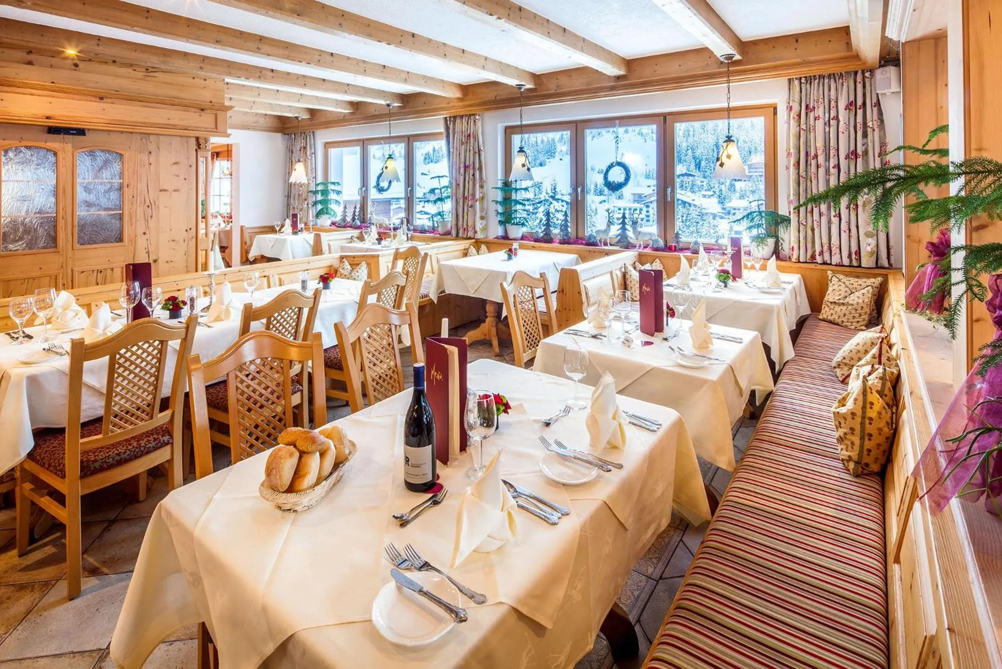 Restaurant/places to eat in Hotel Anemone