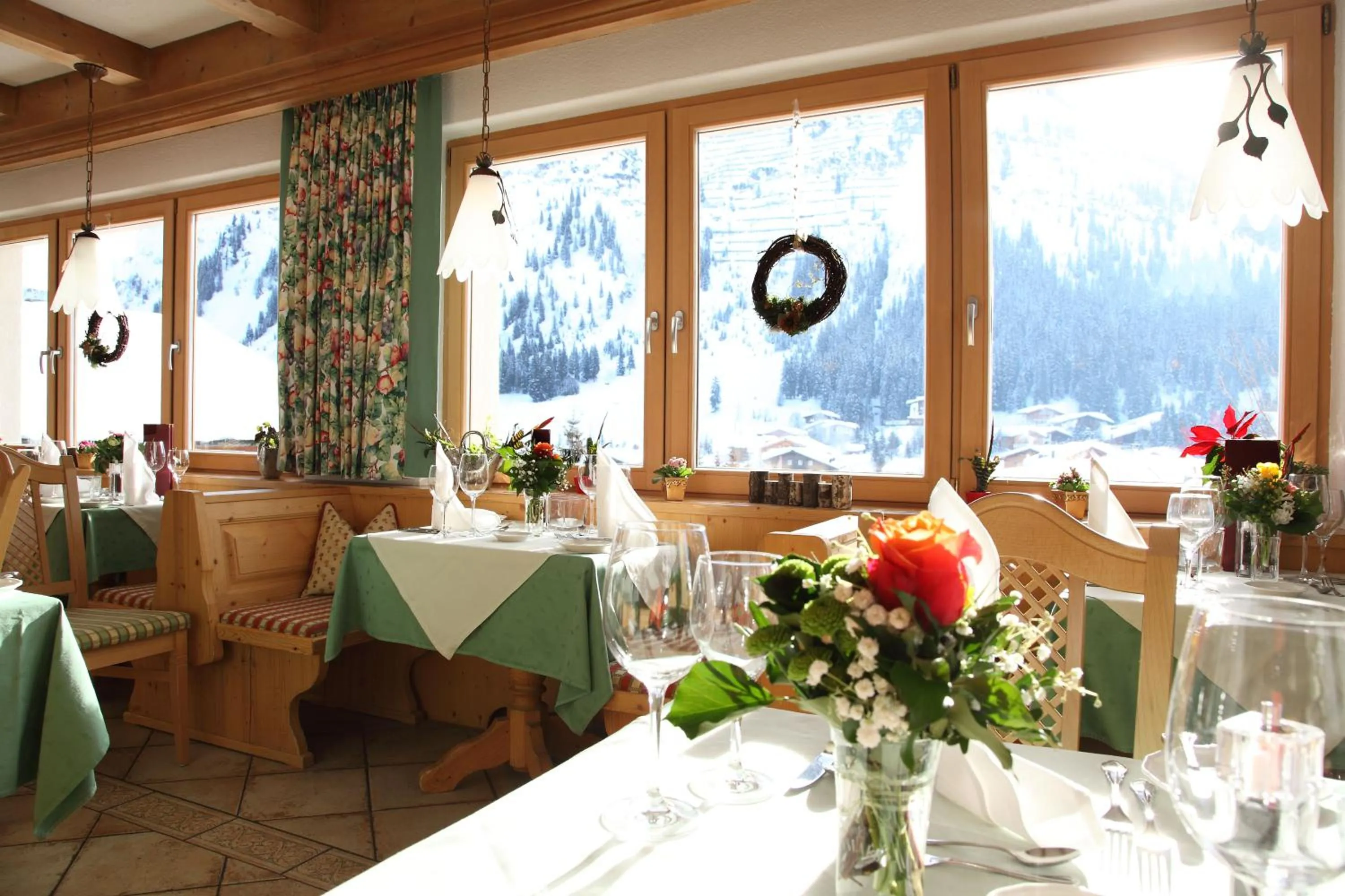 Restaurant/places to eat in Hotel Anemone