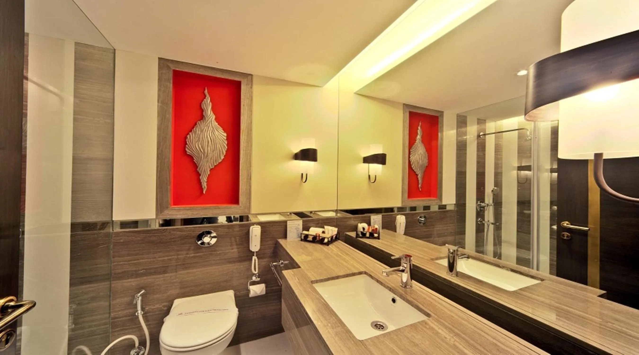 Bathroom in Hotel Hindusthan International, Kolkata