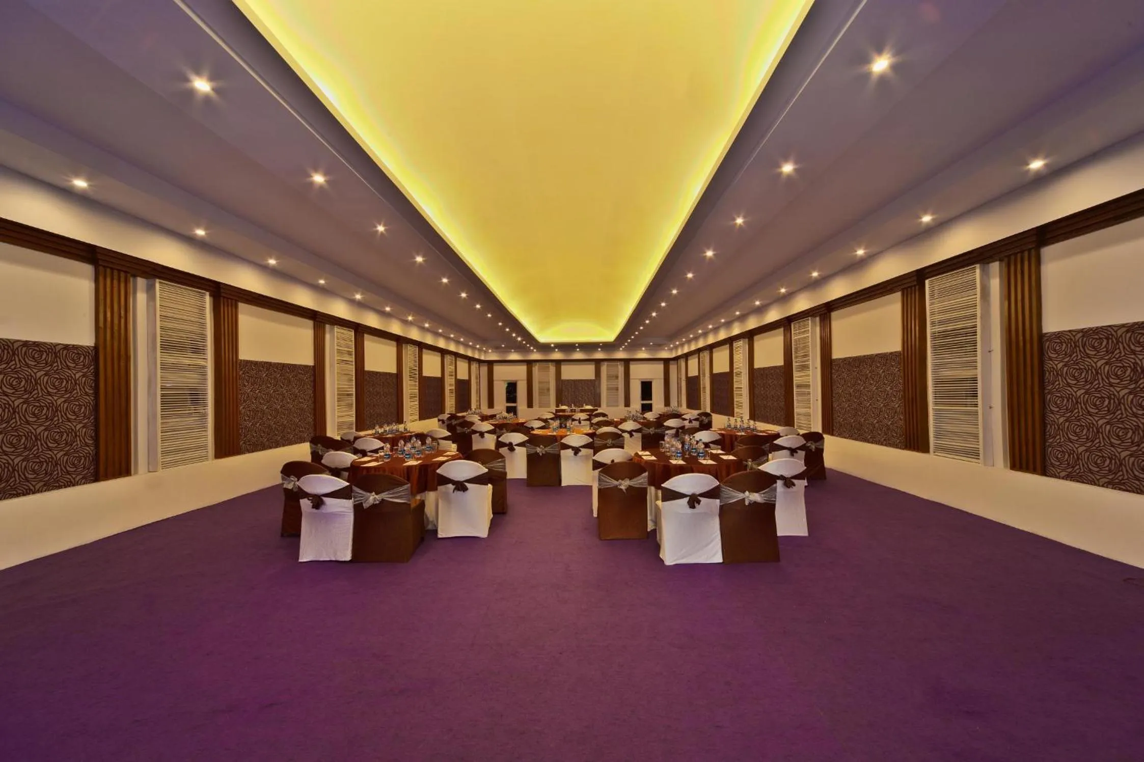 Banquet/Function facilities in Hotel Hindusthan International, Kolkata
