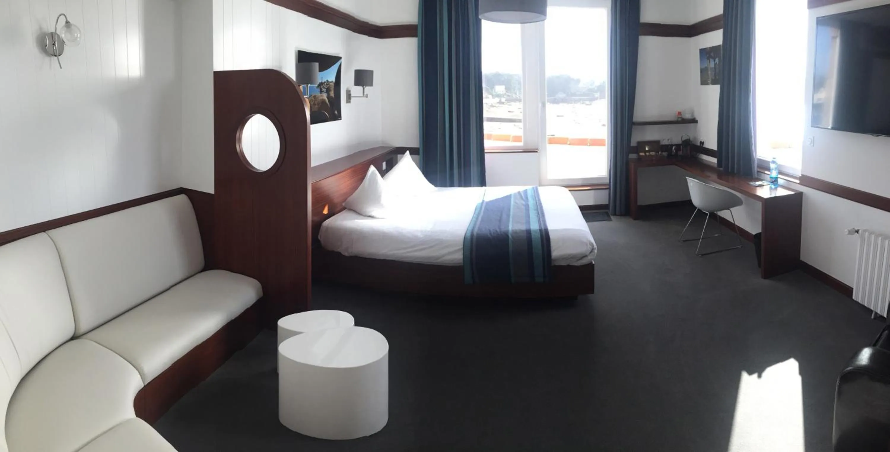 Bedroom, Bed in Hôtel des Rochers