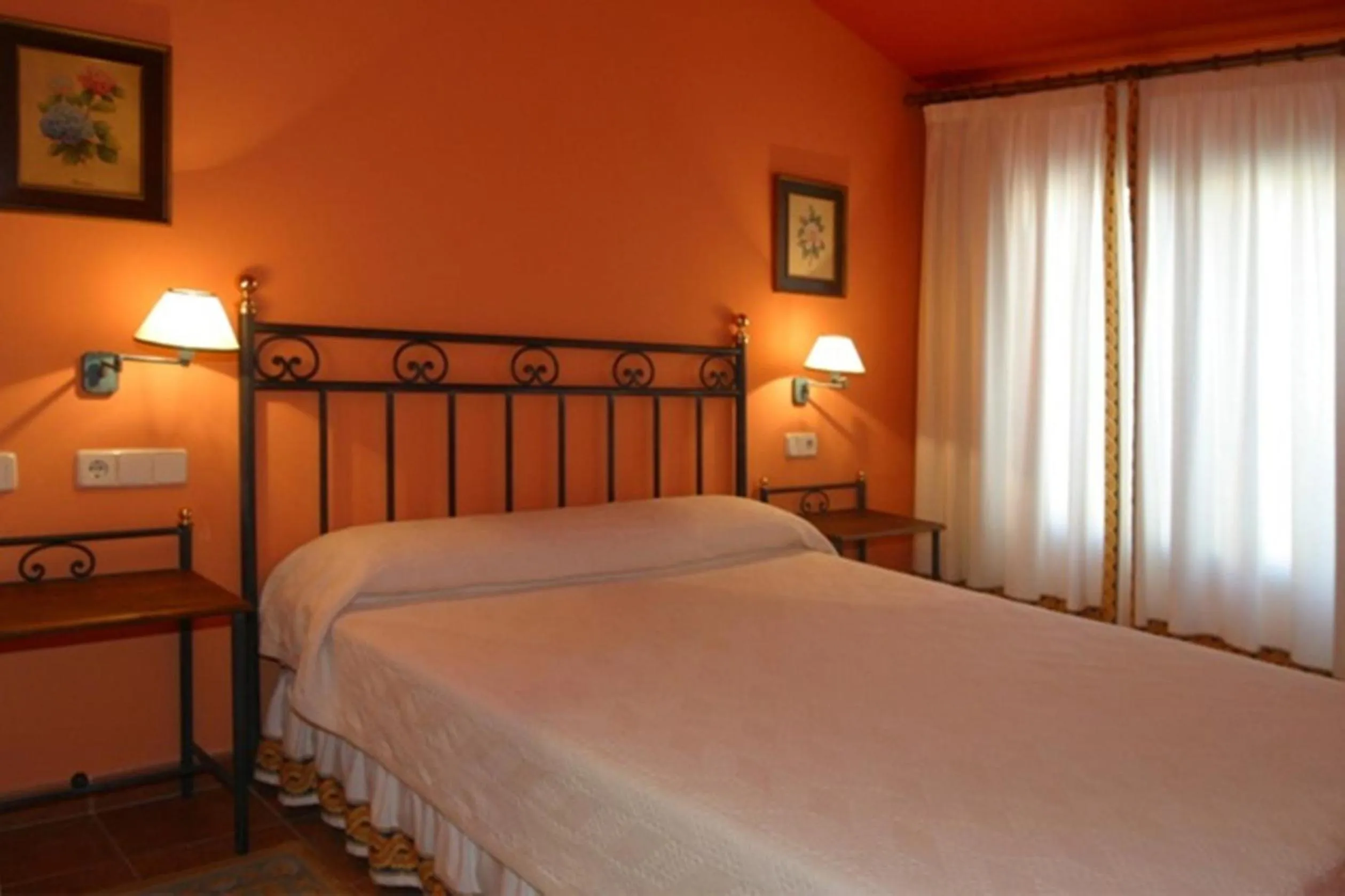 Photo of the whole room, Bed in Hotel y apartamentos La Casa Rural
