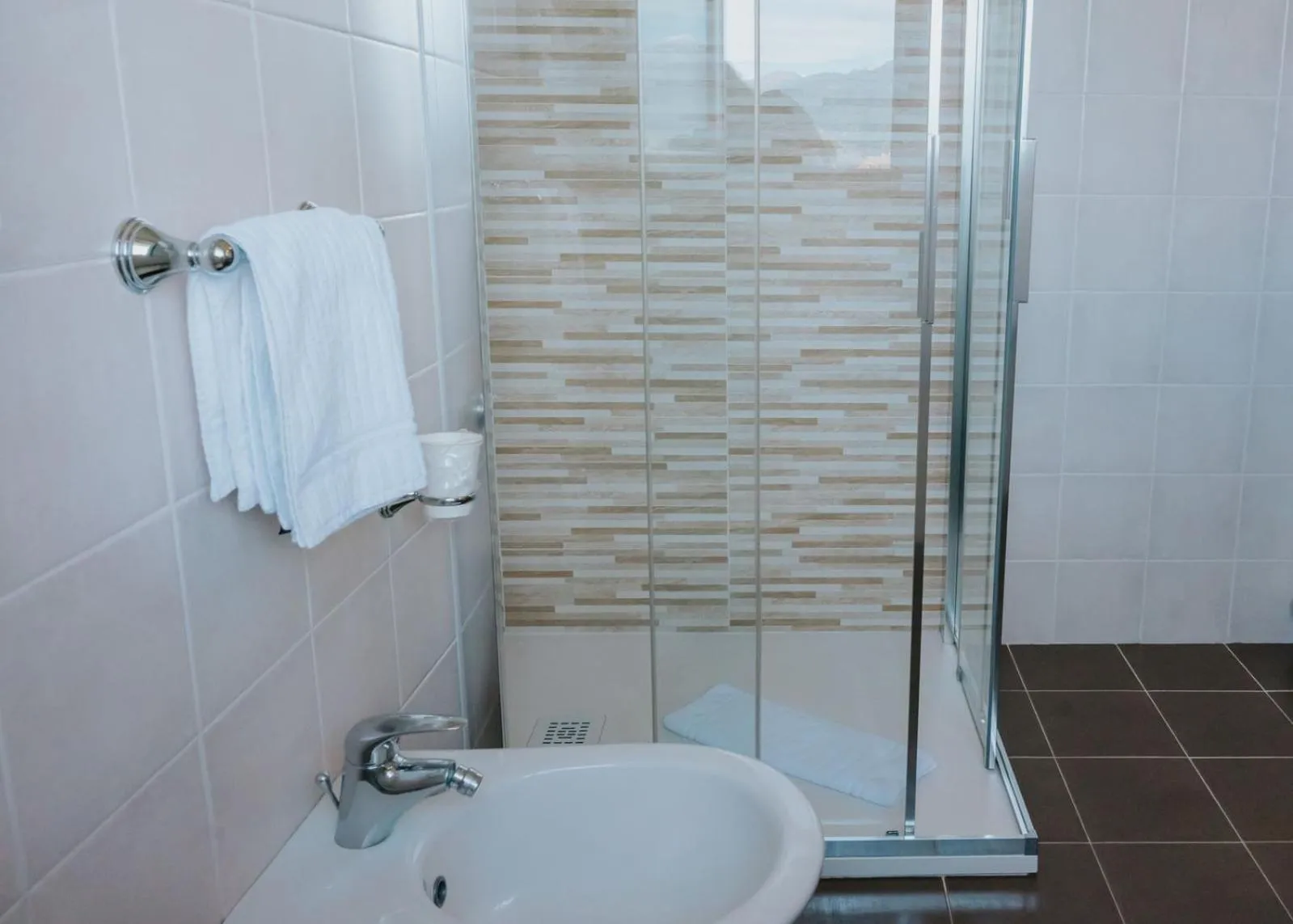 Bathroom in Hotel Flora