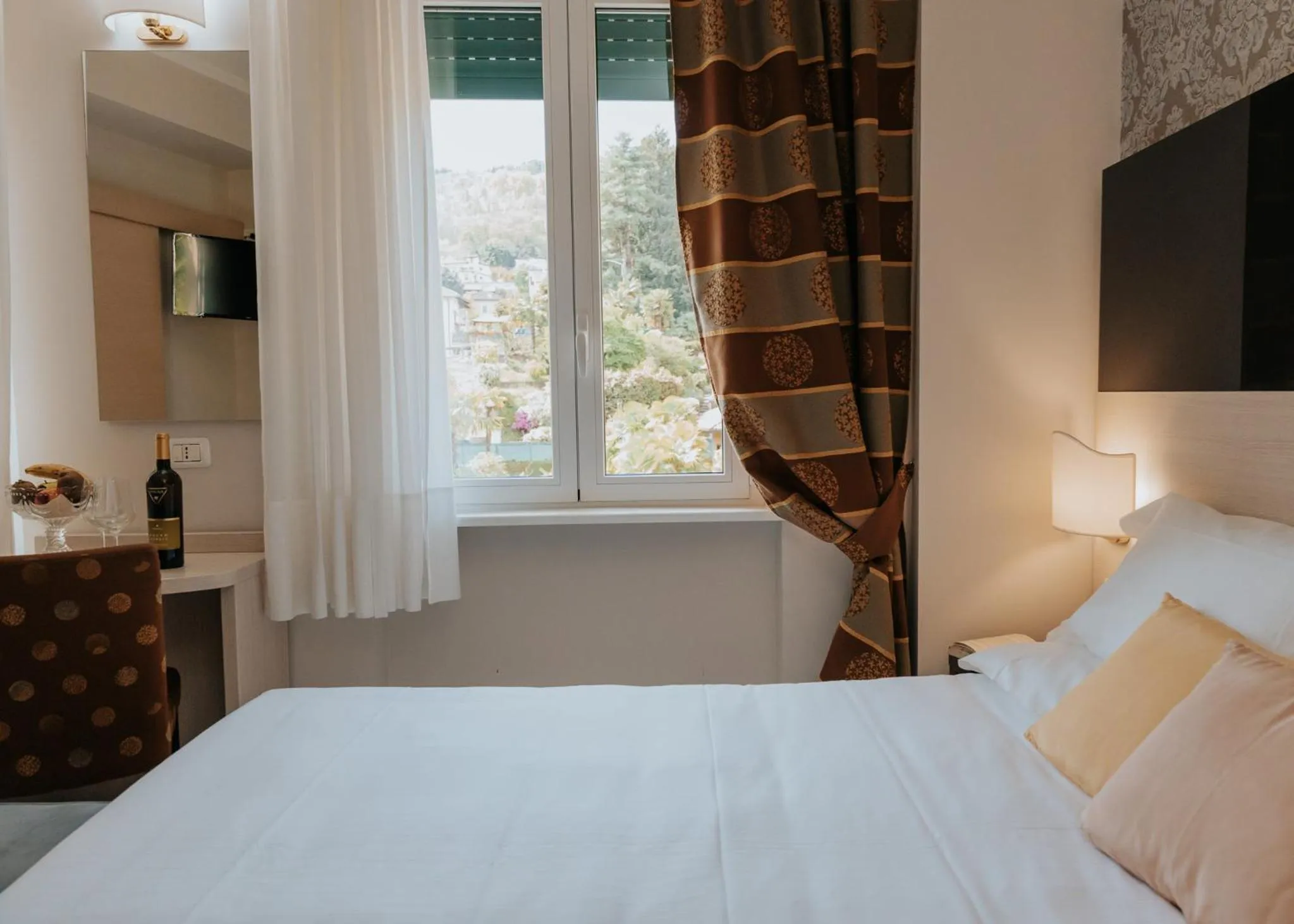 Bedroom, Bed in Hotel Flora