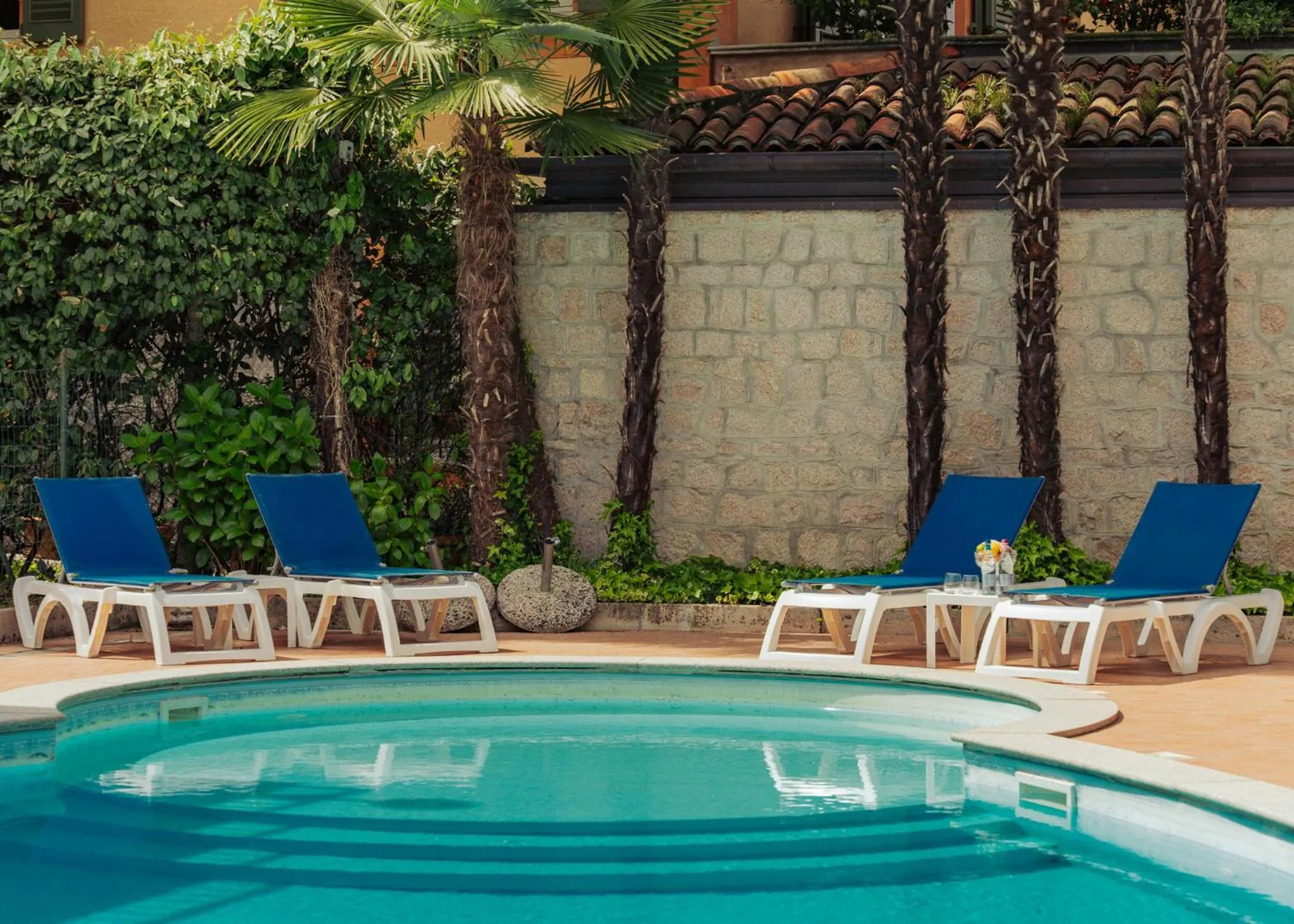 Swimming pool in Hotel Flora