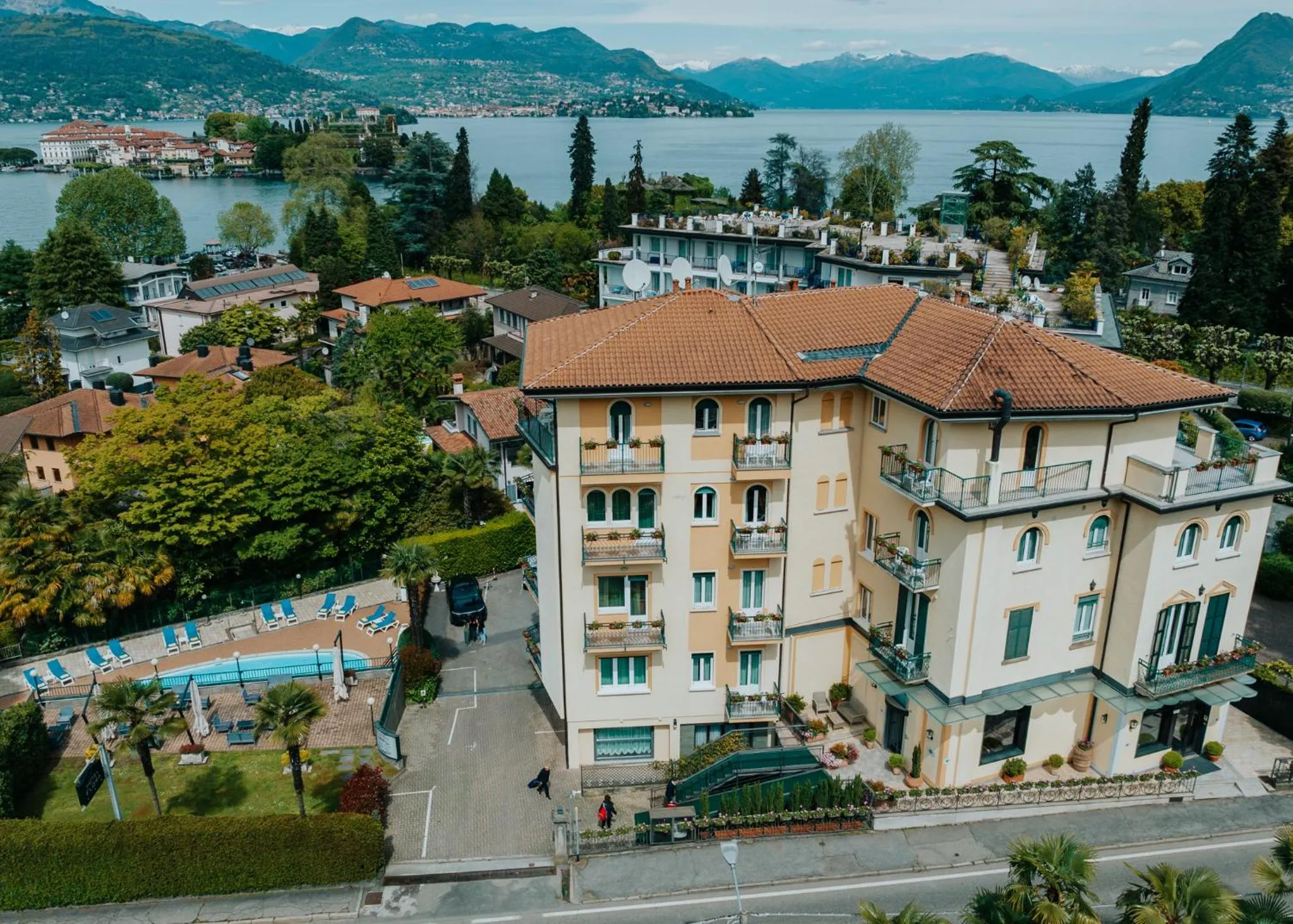 Property building in Hotel Flora