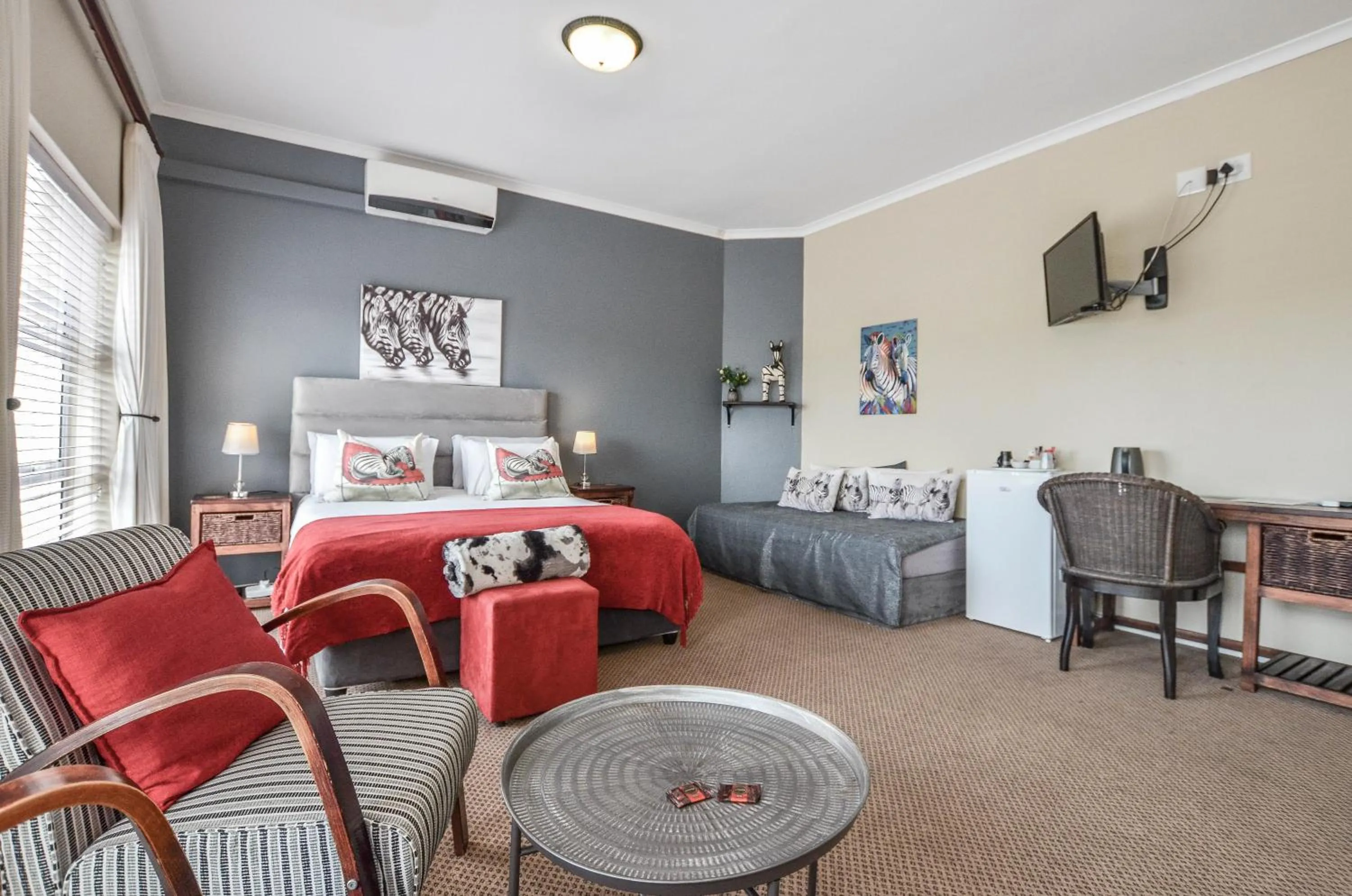 Photo of the whole room, Bed in Atlantic Breeze