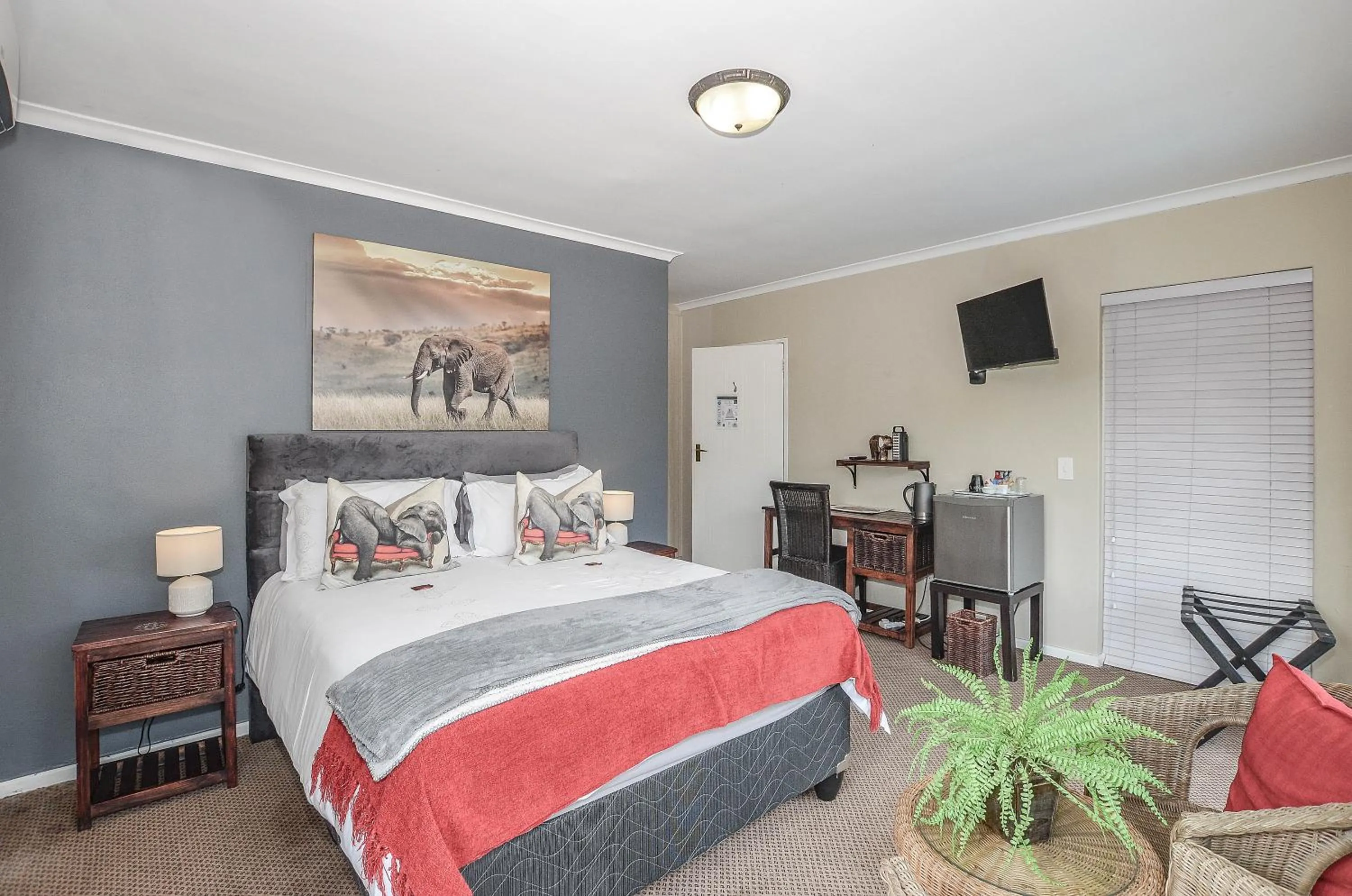 Photo of the whole room, Bed in Atlantic Breeze