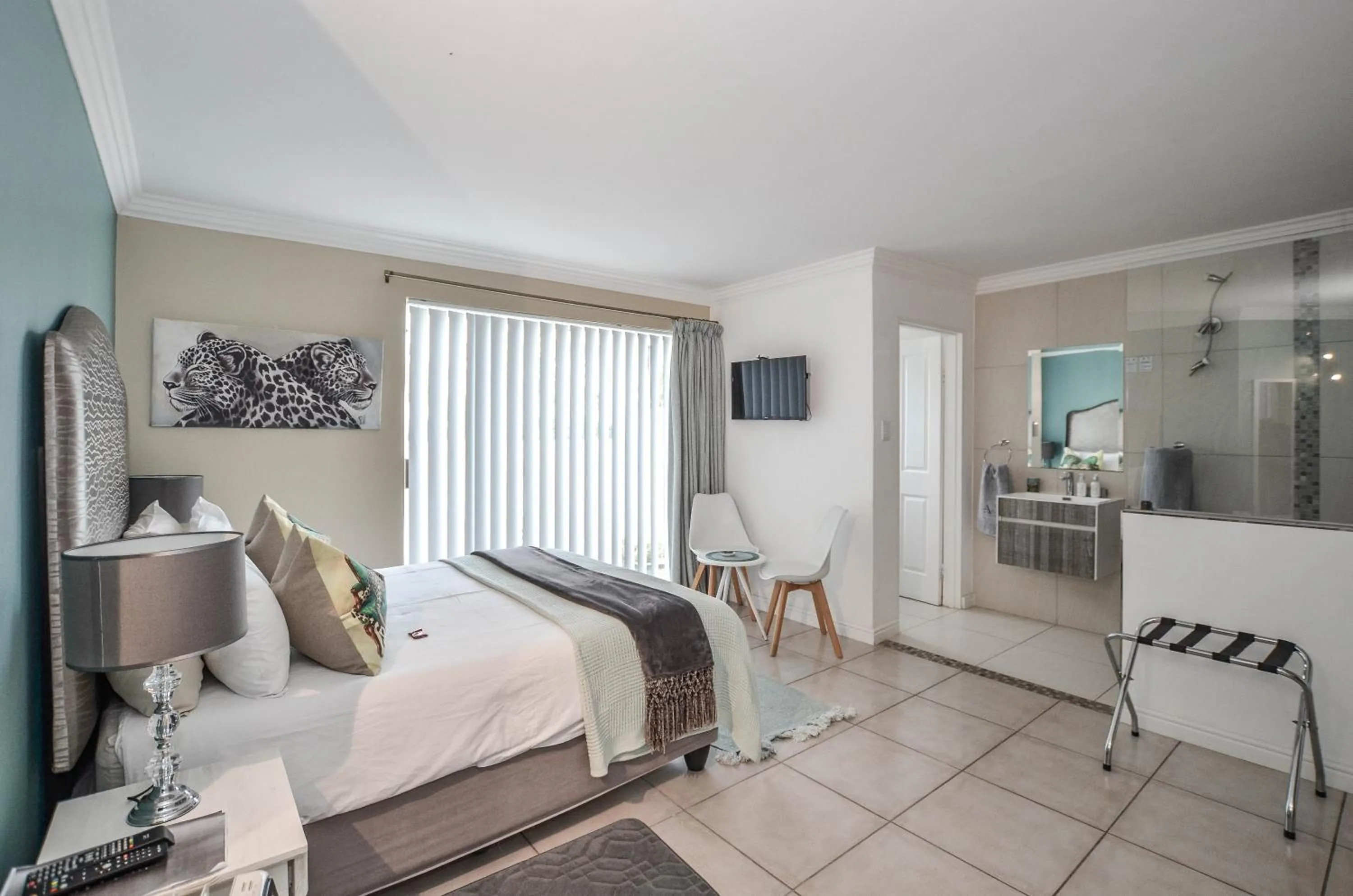 Photo of the whole room, Bed in Atlantic Breeze