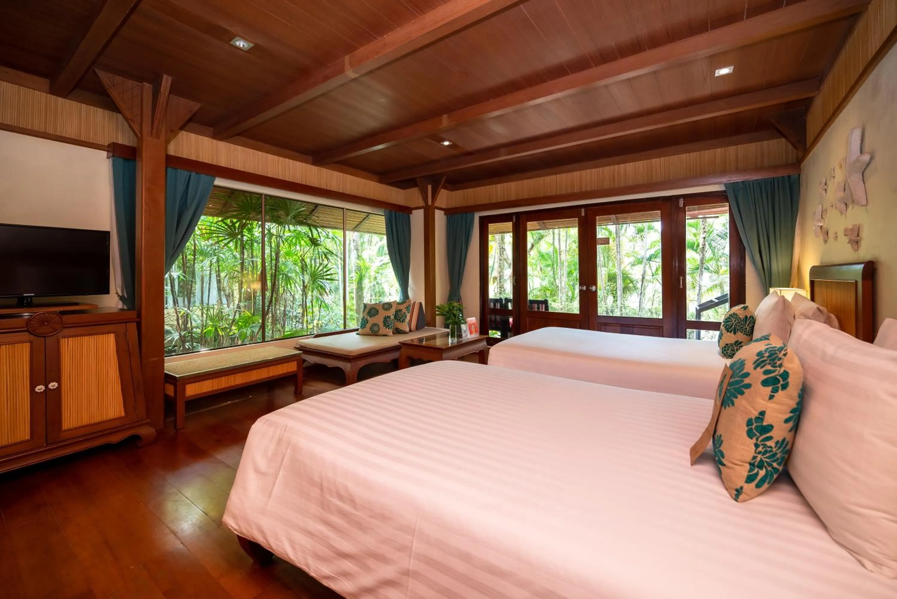 Bed in Centara Koh Chang Tropicana Resort