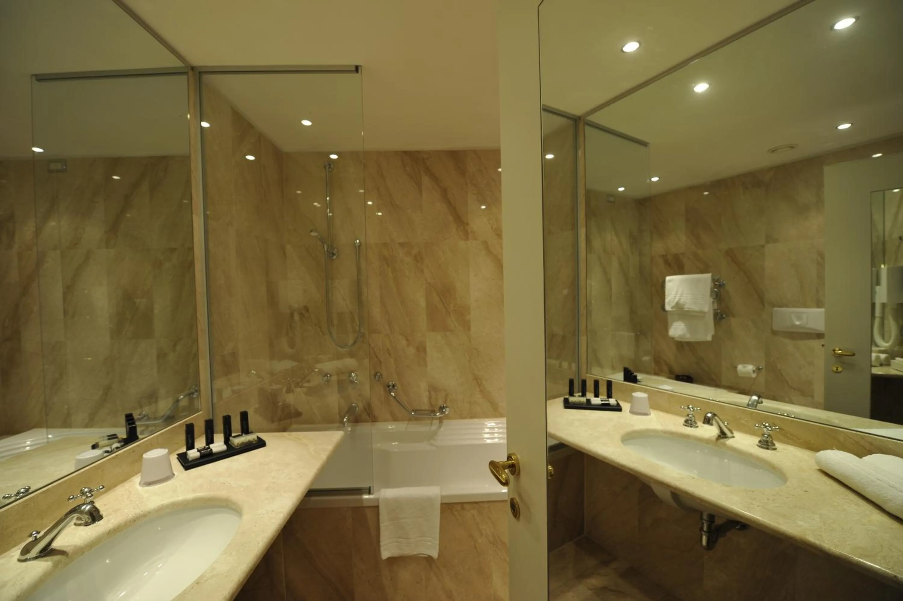 Hotel Acquaviva Del Garda