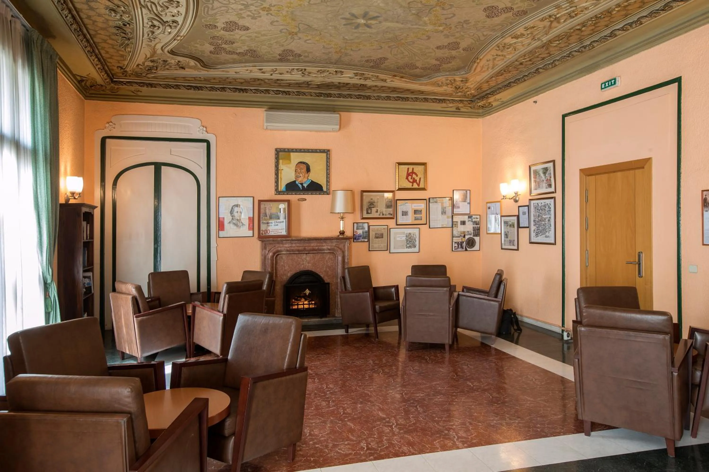 Communal lounge/ TV room in Cuatro Naciones