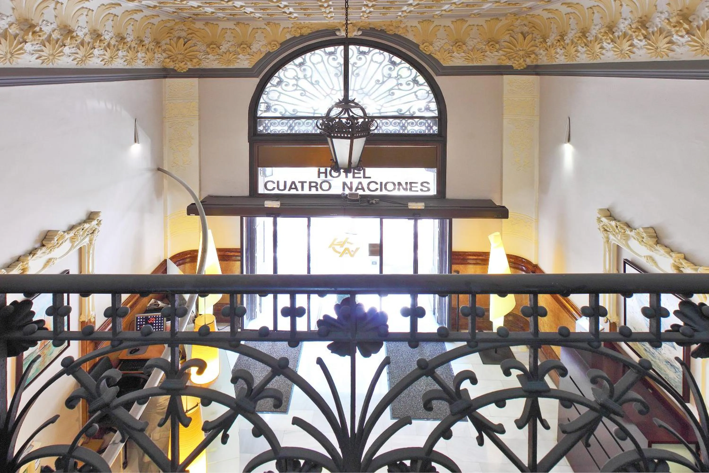 Property building in Cuatro Naciones