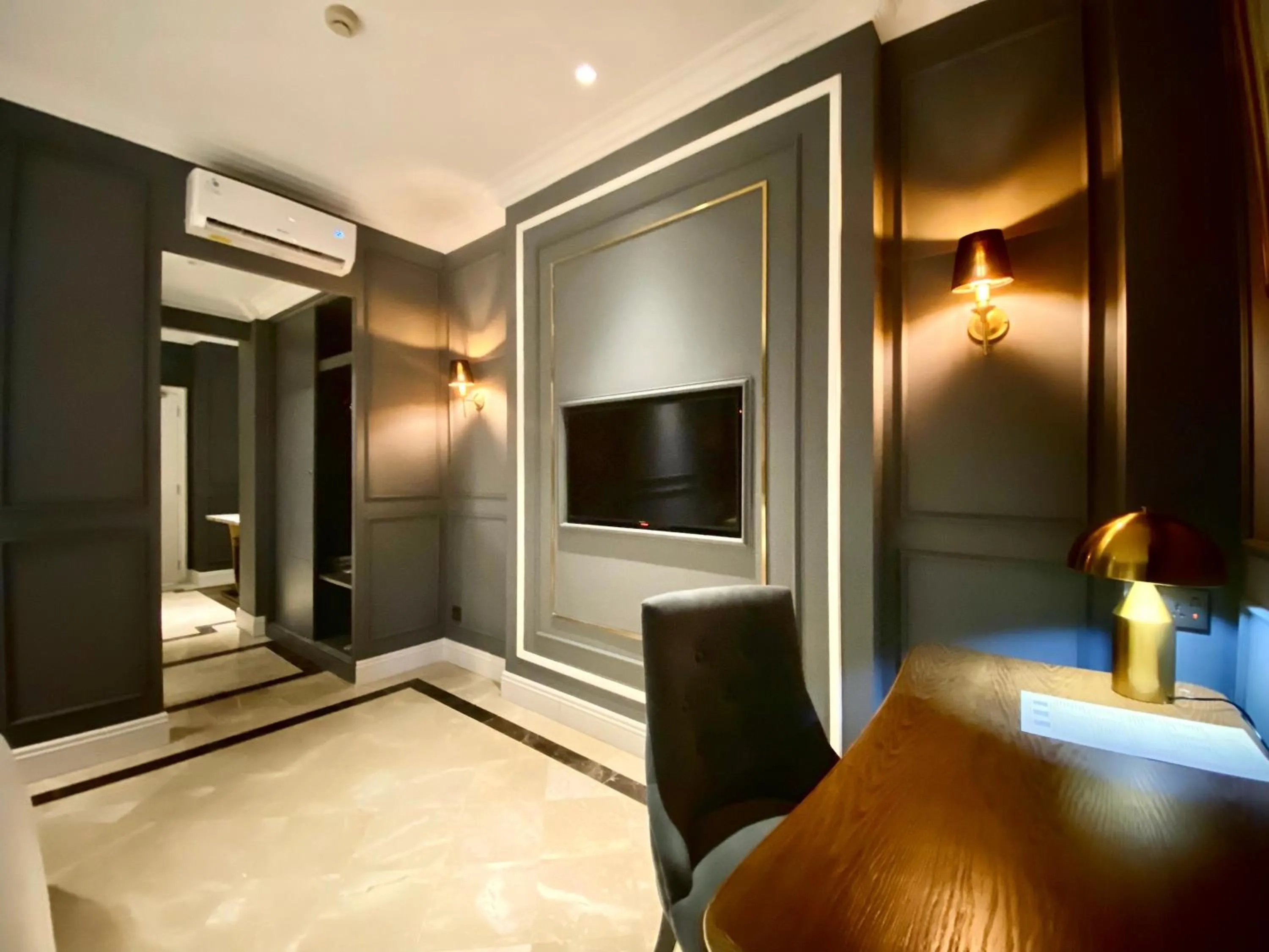 Seating area, Bed in Grand Eska Hotel & Suites Batam