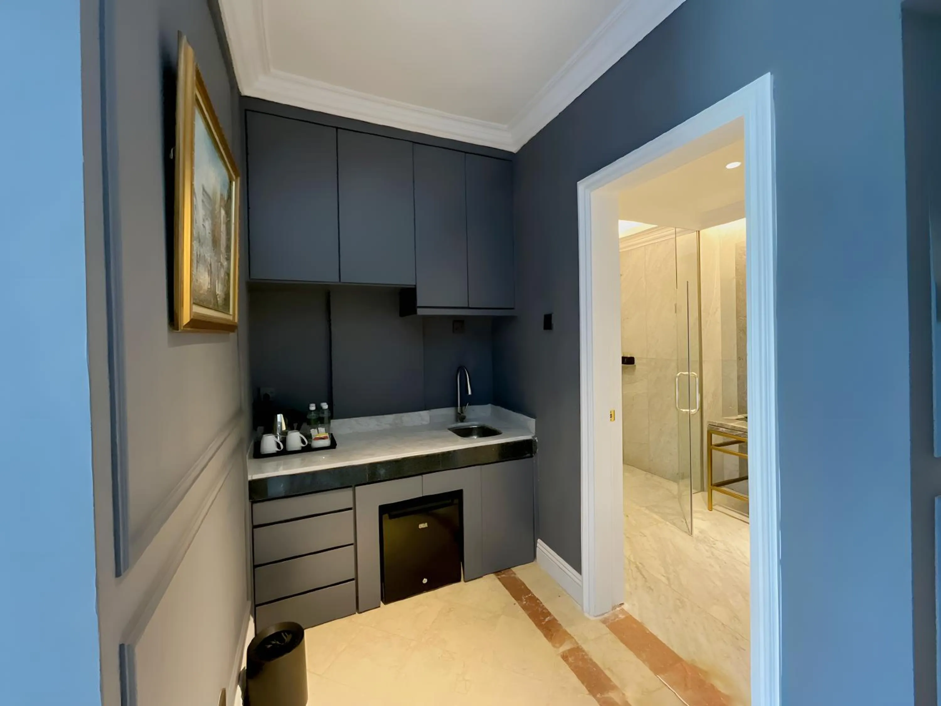 Kitchen or kitchenette, Bed in Grand Eska Hotel & Suites Batam