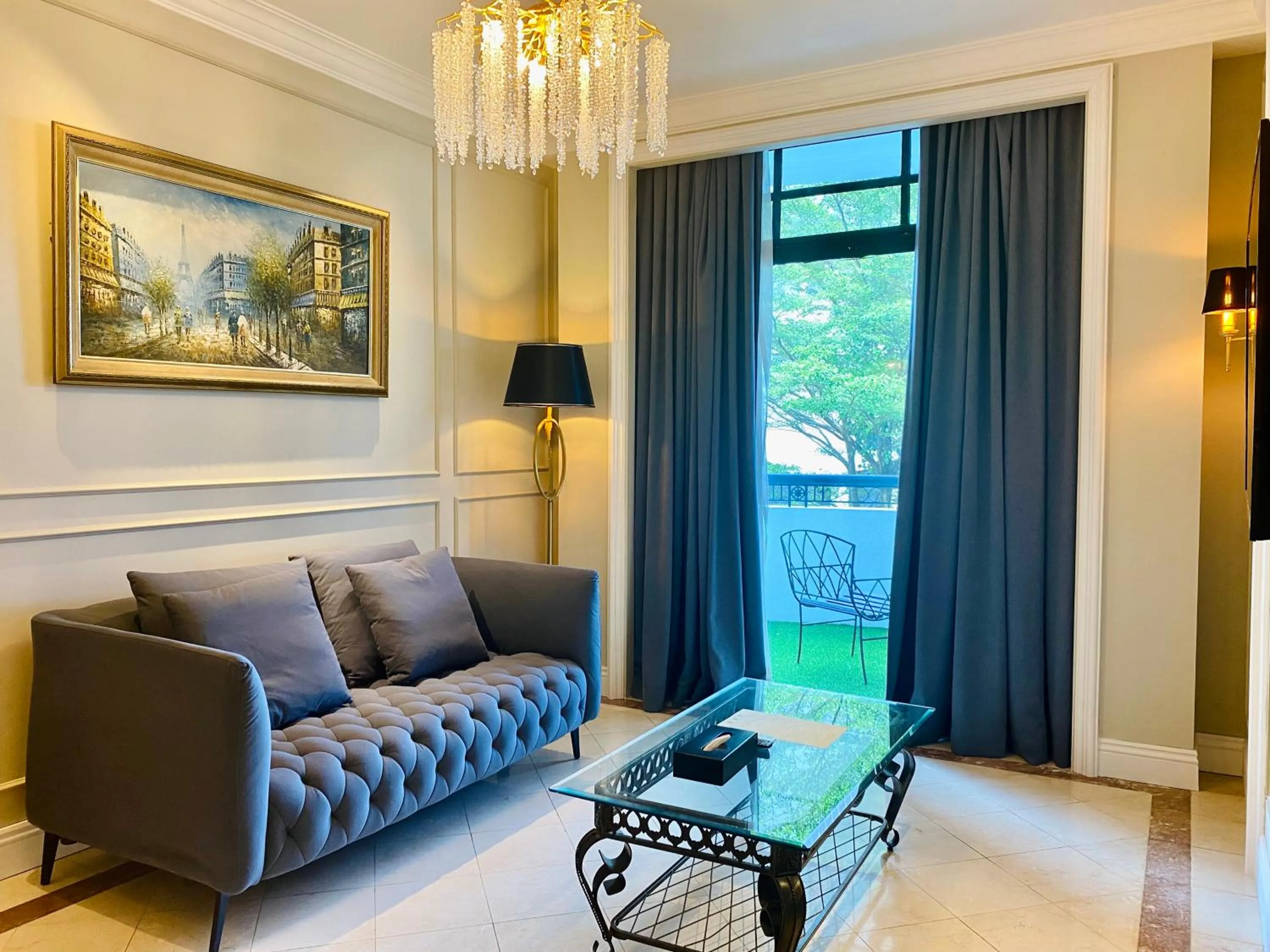 Seating area in Grand Eska Hotel & Suites Batam