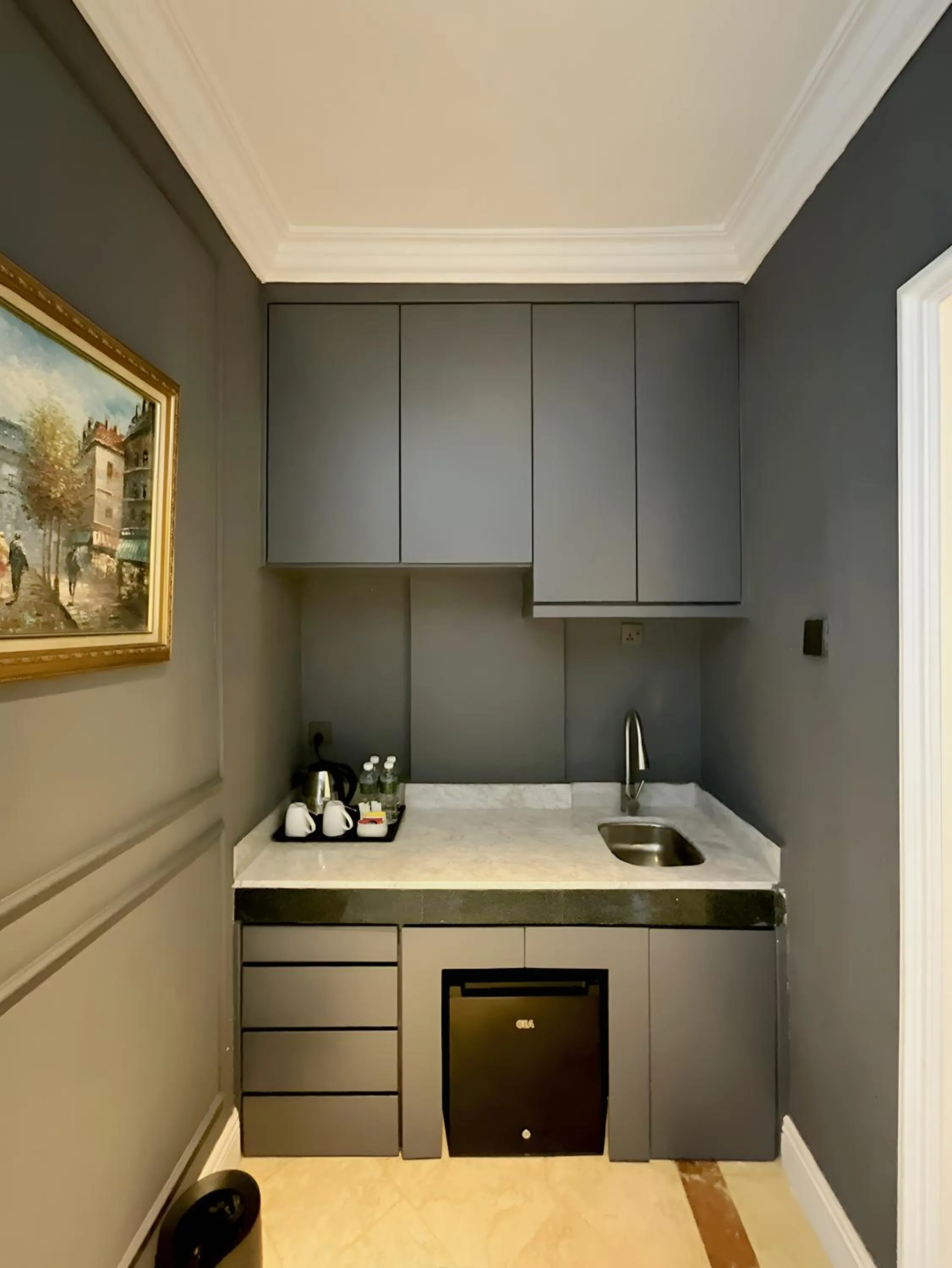 Kitchen or kitchenette in Grand Eska Hotel & Suites Batam