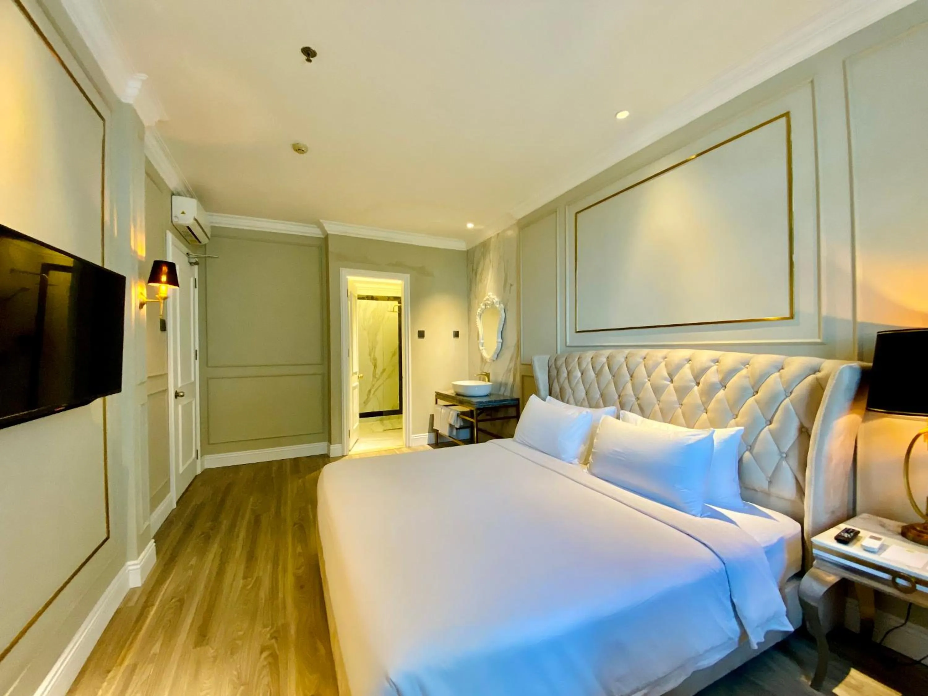 Bedroom, Bed in Grand Eska Hotel & Suites Batam