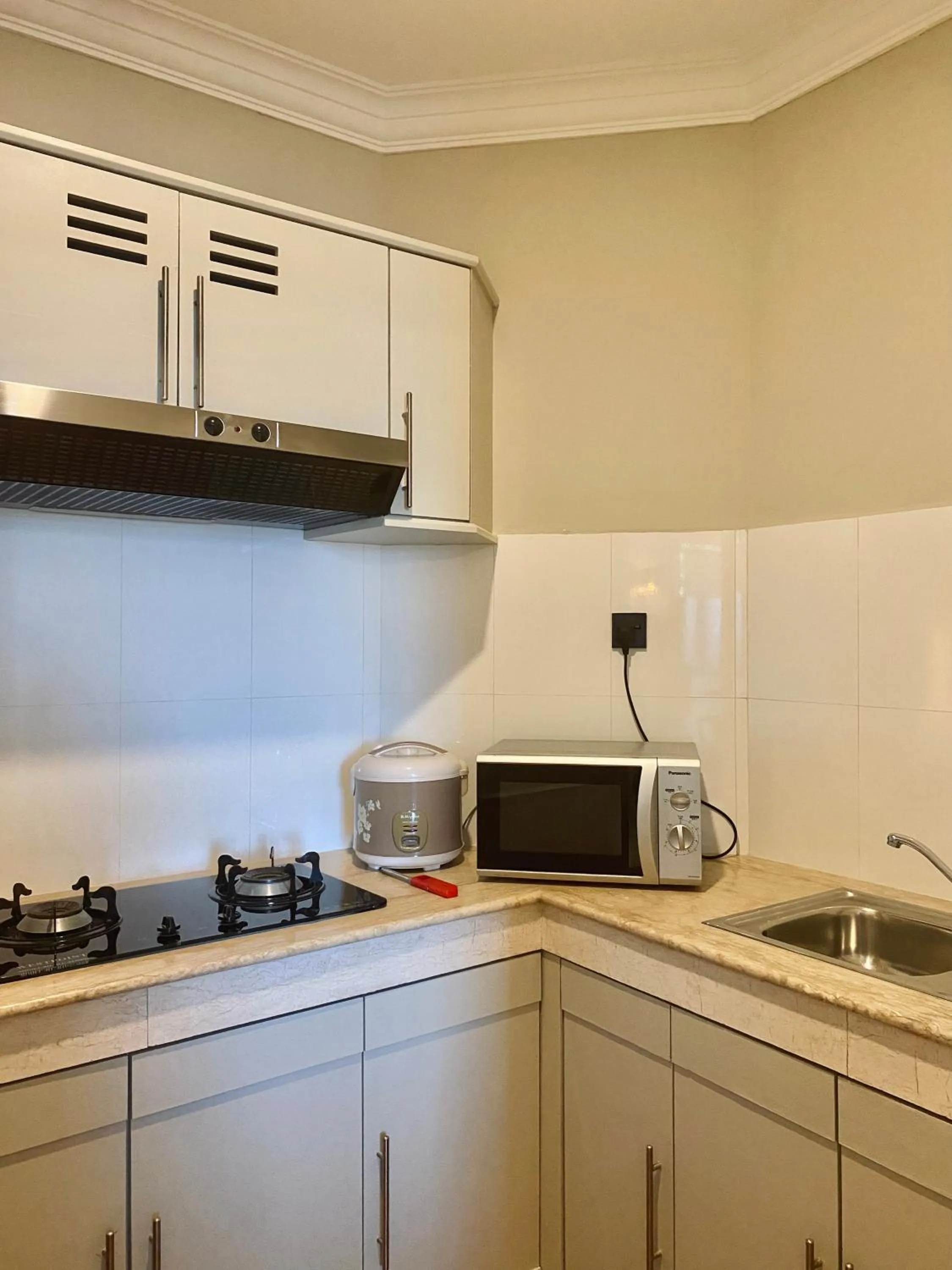 Kitchen or kitchenette in Grand Eska Hotel & Suites Batam